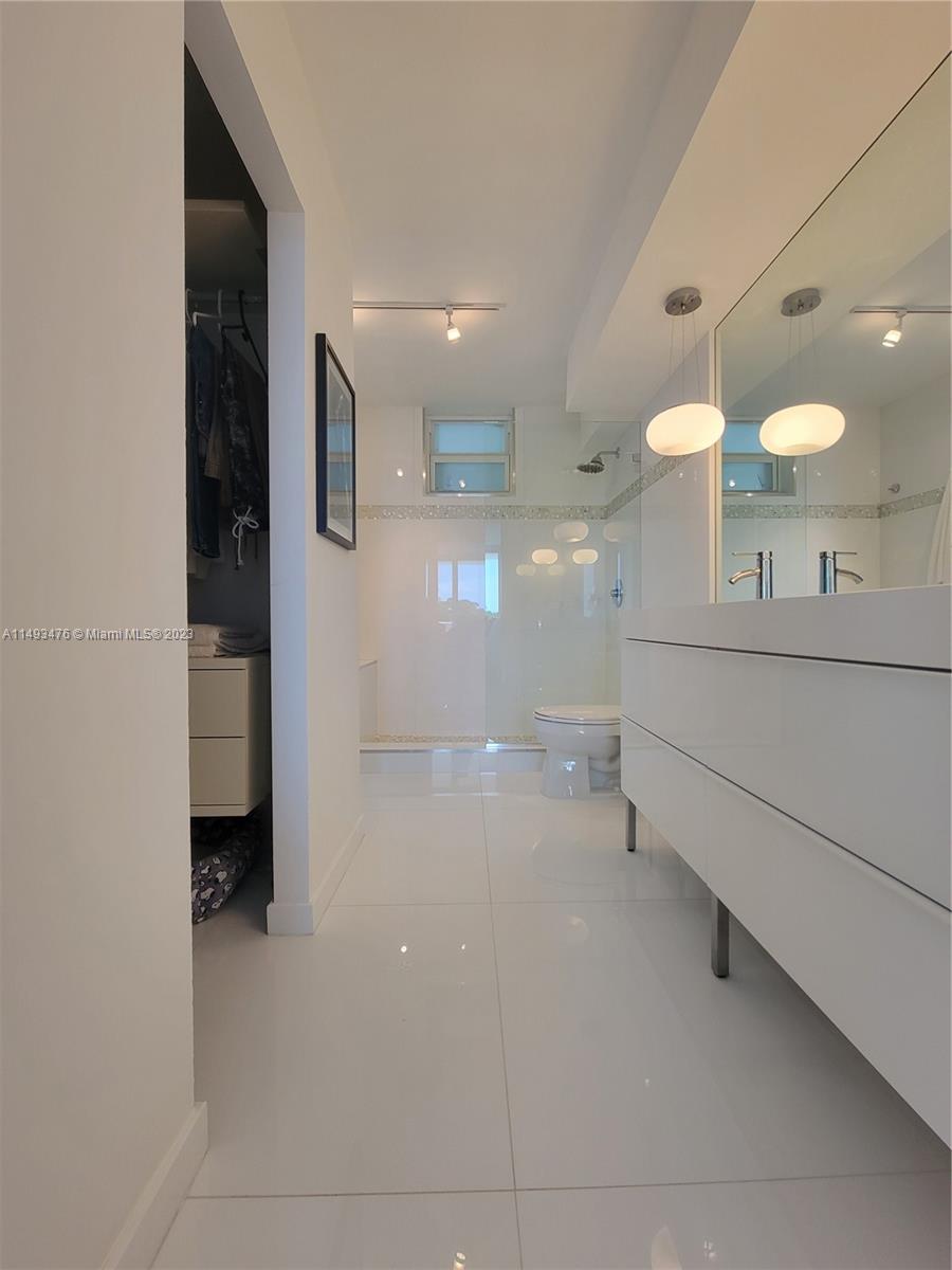 1670 Lincoln Ct 3B, Miami Beach, Florida 33139, 1 Bedroom Bedrooms, ,1 BathroomBathrooms,Residential,For Sale,1670 Lincoln Ct 3B,A11493476