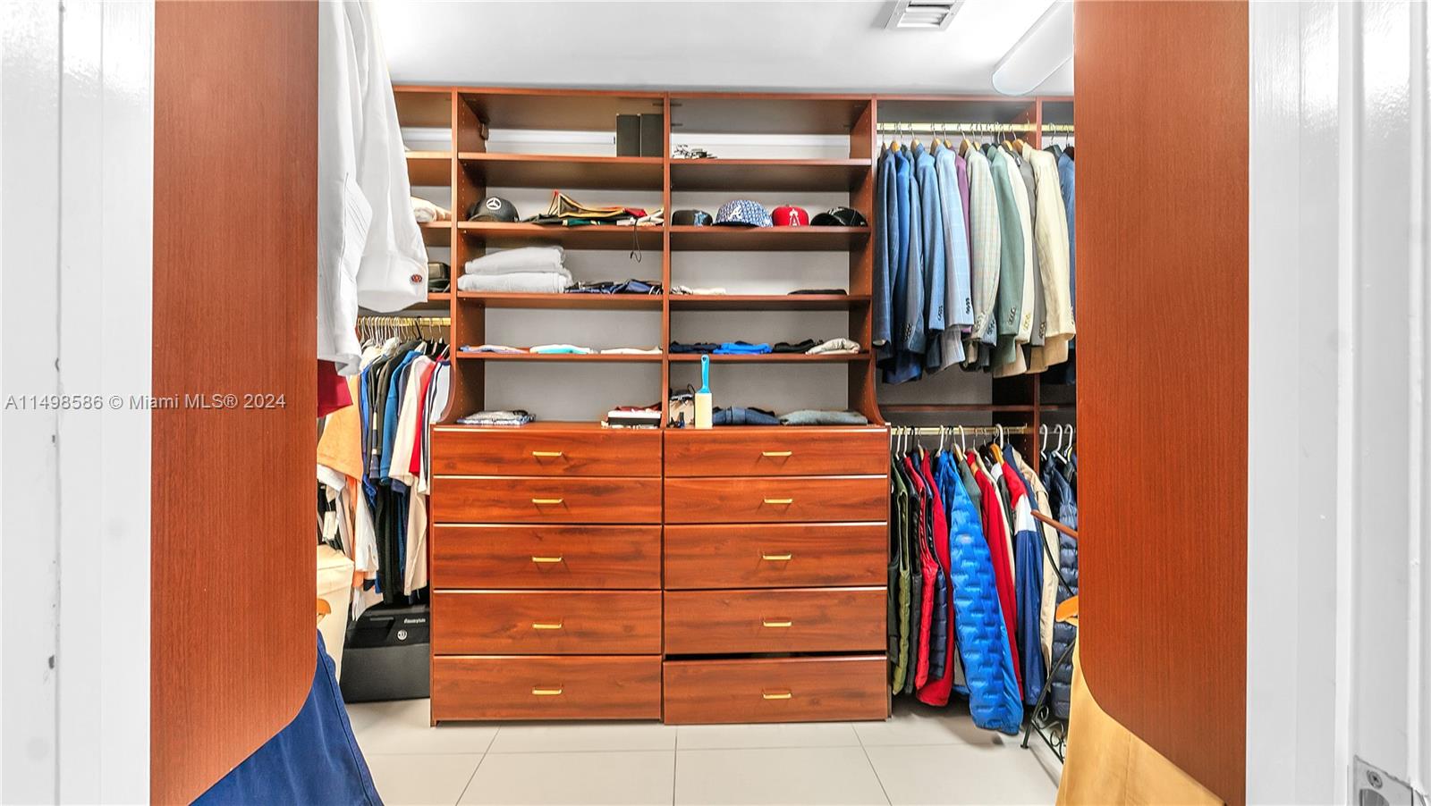 Fort Lauderdale, FL, 33305 United States, 3 Bedrooms Bedrooms, ,3 BathroomsBathrooms,Residential,For Sale,A11498586