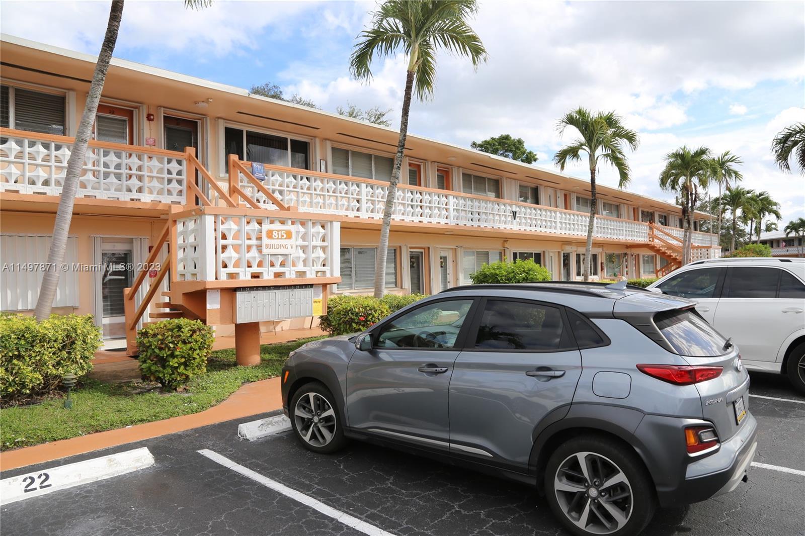 815 SW 10th Ter 4V, Hallandale Beach, Florida 33009, 1 Bedroom Bedrooms, ,1 BathroomBathrooms,Residential,For Sale,815 SW 10th Ter 4V,A11497871