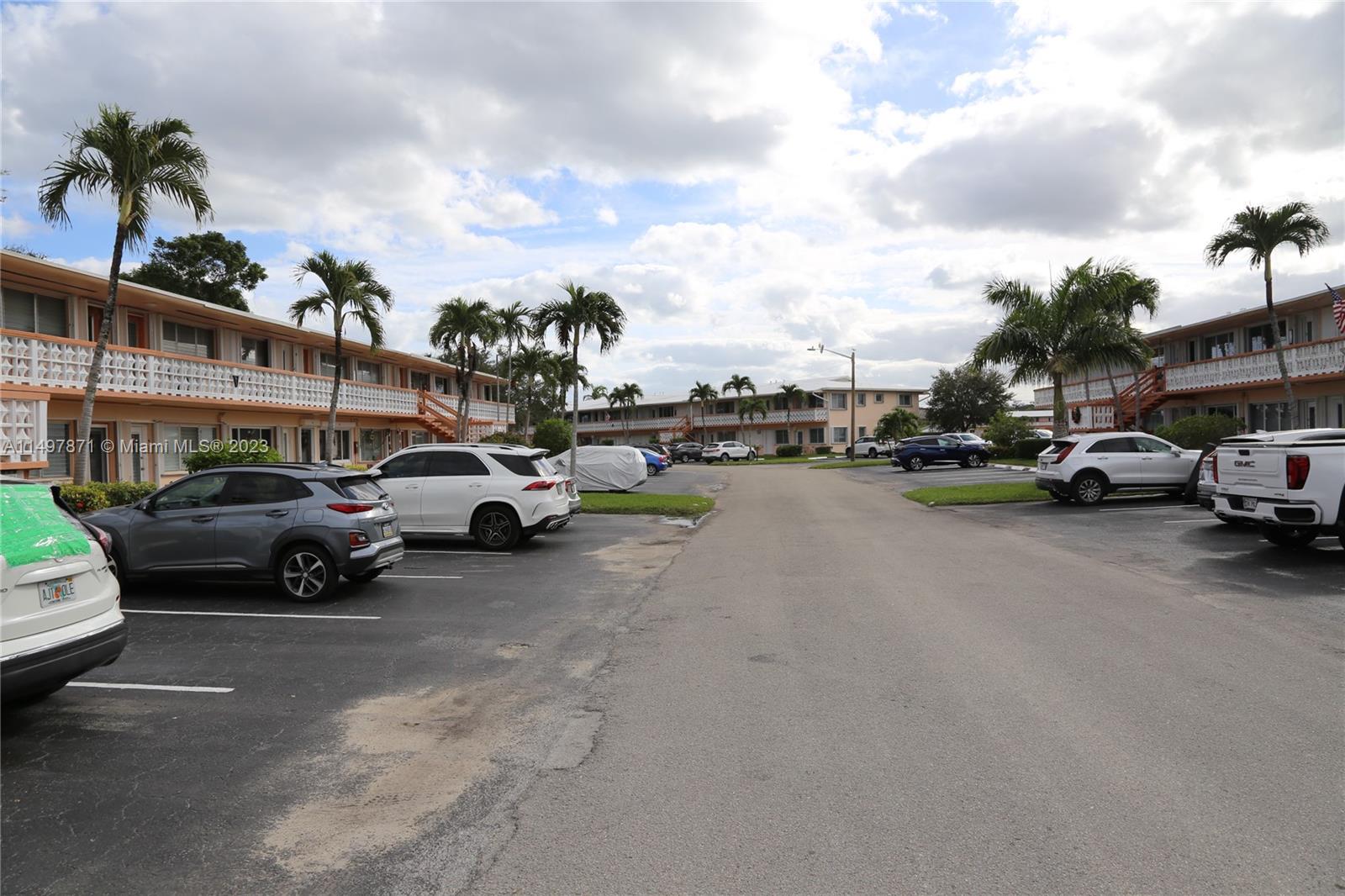 815 SW 10th Ter 4V, Hallandale Beach, Florida 33009, 1 Bedroom Bedrooms, ,1 BathroomBathrooms,Residential,For Sale,815 SW 10th Ter 4V,A11497871