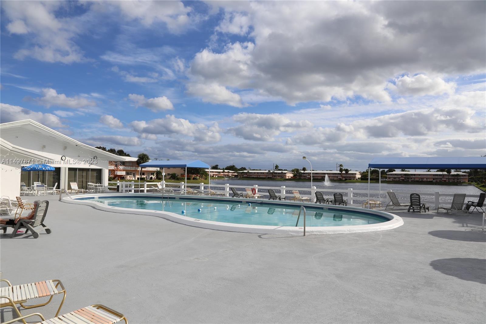 815 SW 10th Ter 4V, Hallandale Beach, Florida 33009, 1 Bedroom Bedrooms, ,1 BathroomBathrooms,Residential,For Sale,815 SW 10th Ter 4V,A11497871