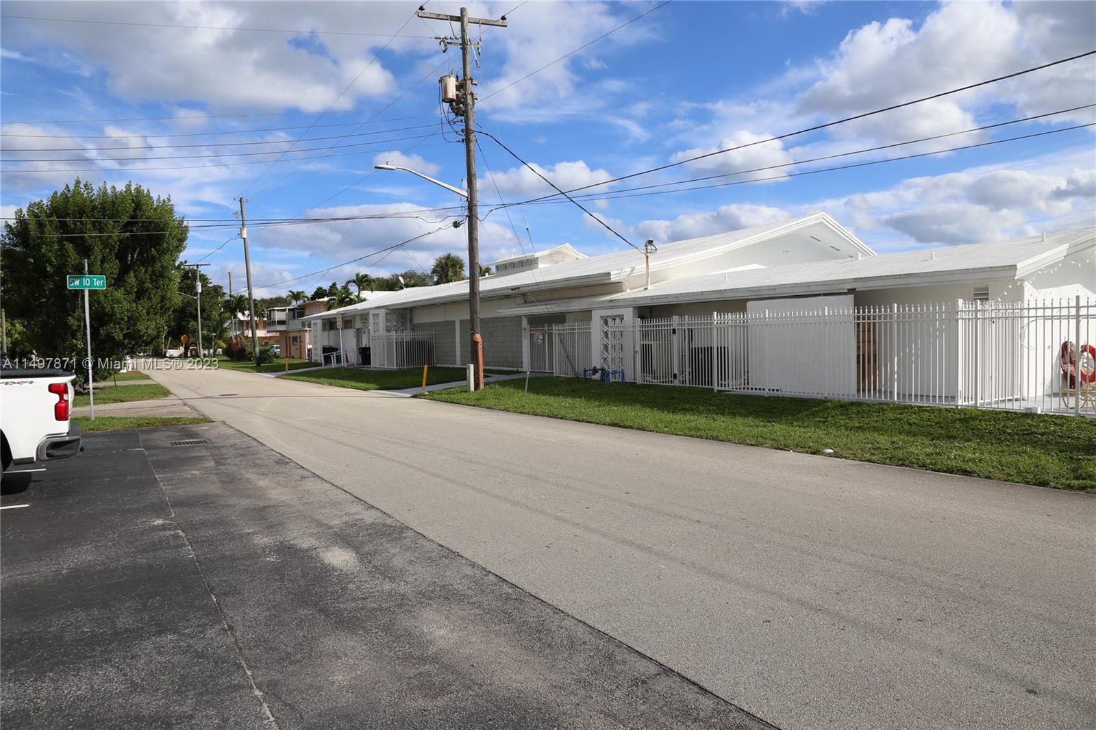 815 SW 10th Ter 4V, Hallandale Beach, Florida 33009, 1 Bedroom Bedrooms, ,1 BathroomBathrooms,Residential,For Sale,815 SW 10th Ter 4V,A11497871