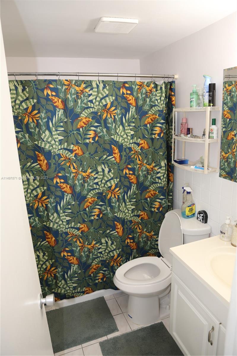 815 SW 10th Ter 4V, Hallandale Beach, Florida 33009, 1 Bedroom Bedrooms, ,1 BathroomBathrooms,Residential,For Sale,815 SW 10th Ter 4V,A11497871