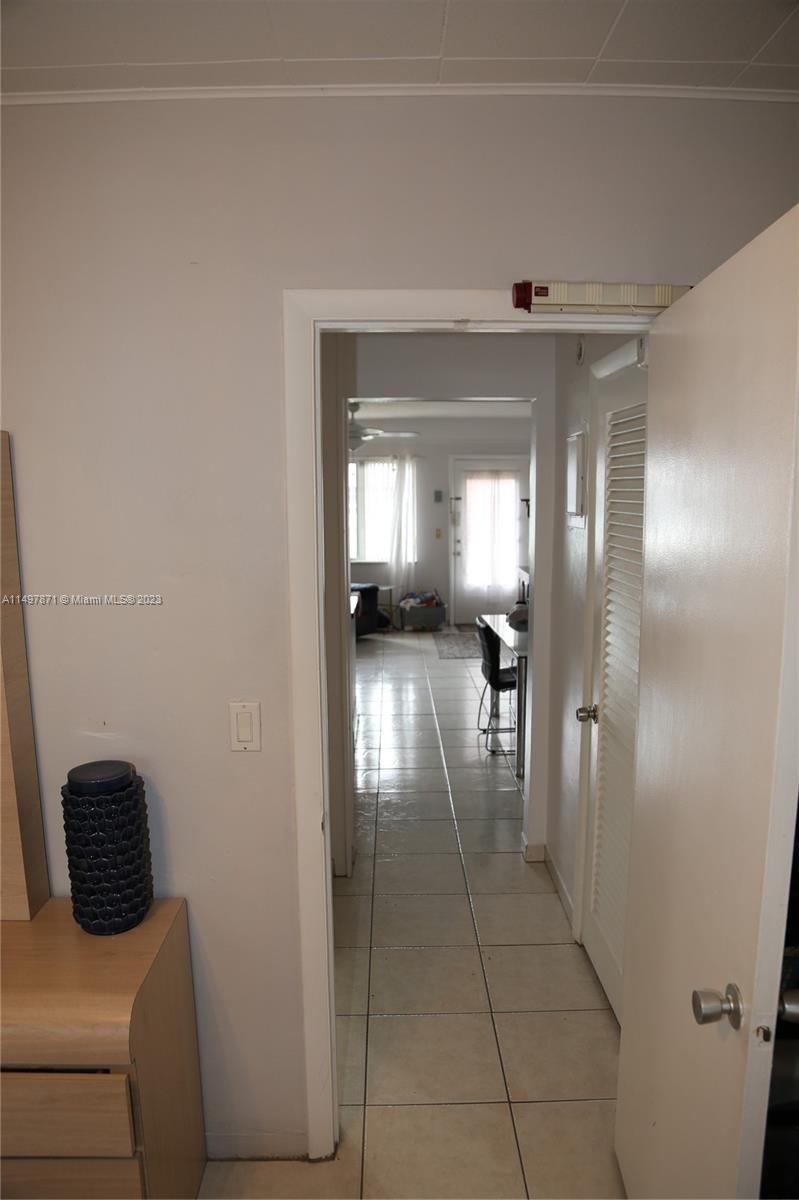 815 SW 10th Ter 4V, Hallandale Beach, Florida 33009, 1 Bedroom Bedrooms, ,1 BathroomBathrooms,Residential,For Sale,815 SW 10th Ter 4V,A11497871