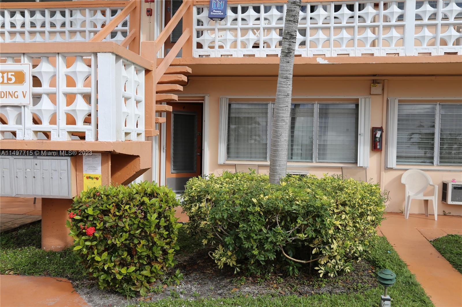 815 SW 10th Ter 4V, Hallandale Beach, Florida 33009, 1 Bedroom Bedrooms, ,1 BathroomBathrooms,Residentiallease,For Rent,815 SW 10th Ter 4V,A11497715