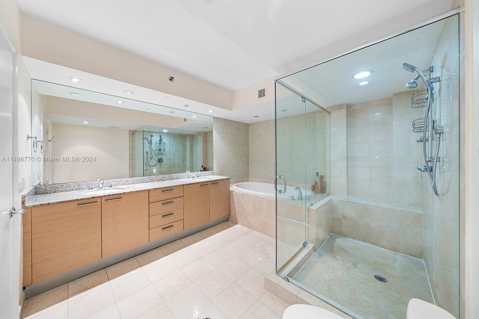 1830 S Ocean Dr UP-5004, Hallandale Beach, Florida 33009, 3 Bedrooms Bedrooms, ,3 BathroomsBathrooms,Residentiallease,For Rent,1830 S Ocean Dr UP-5004,A11498770