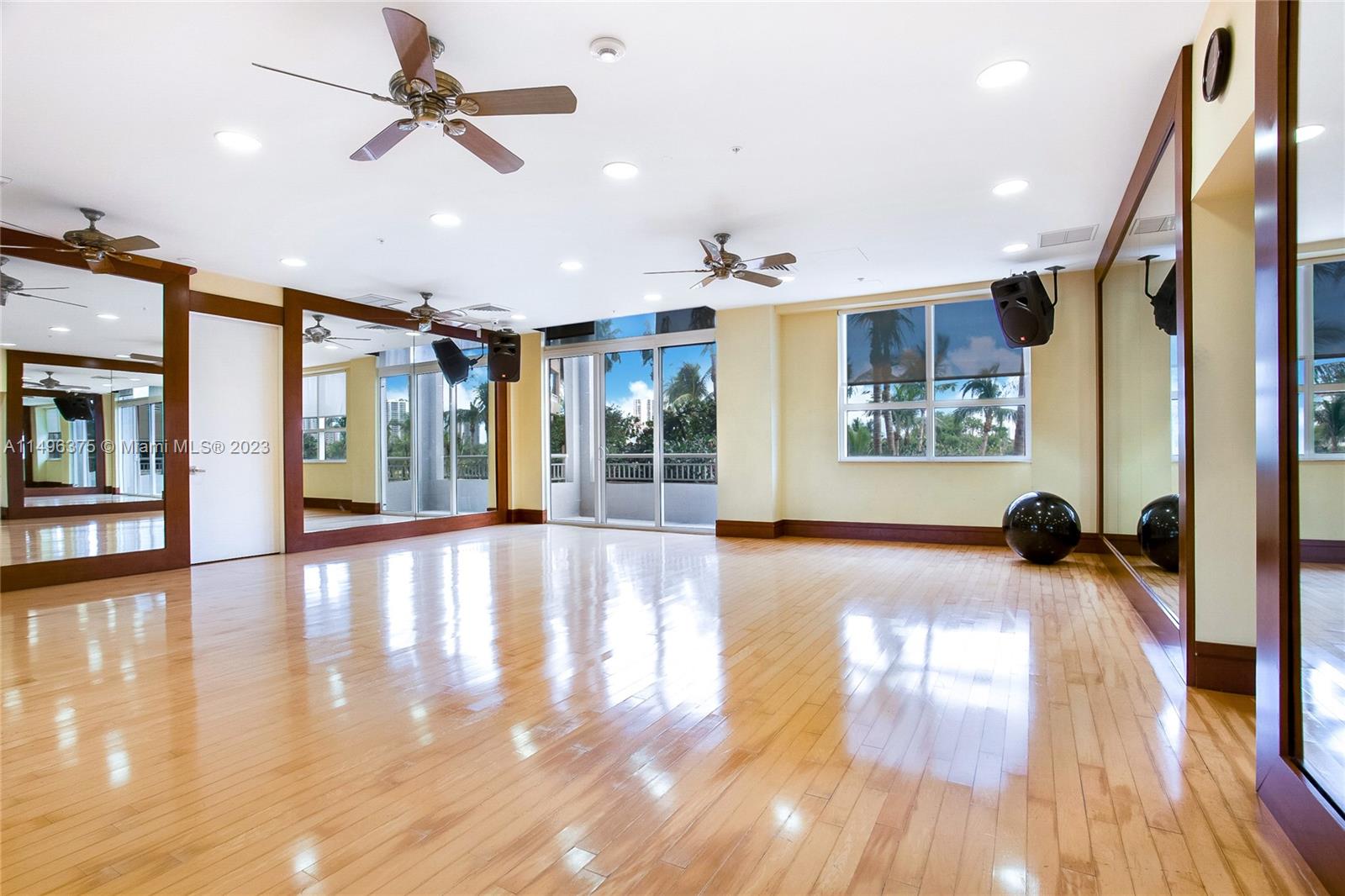 19501 W Country Club Dr 1813, Aventura, Florida 33180, 2 Bedrooms Bedrooms, ,2 BathroomsBathrooms,Residentiallease,For Rent,19501 W Country Club Dr 1813,A11496375