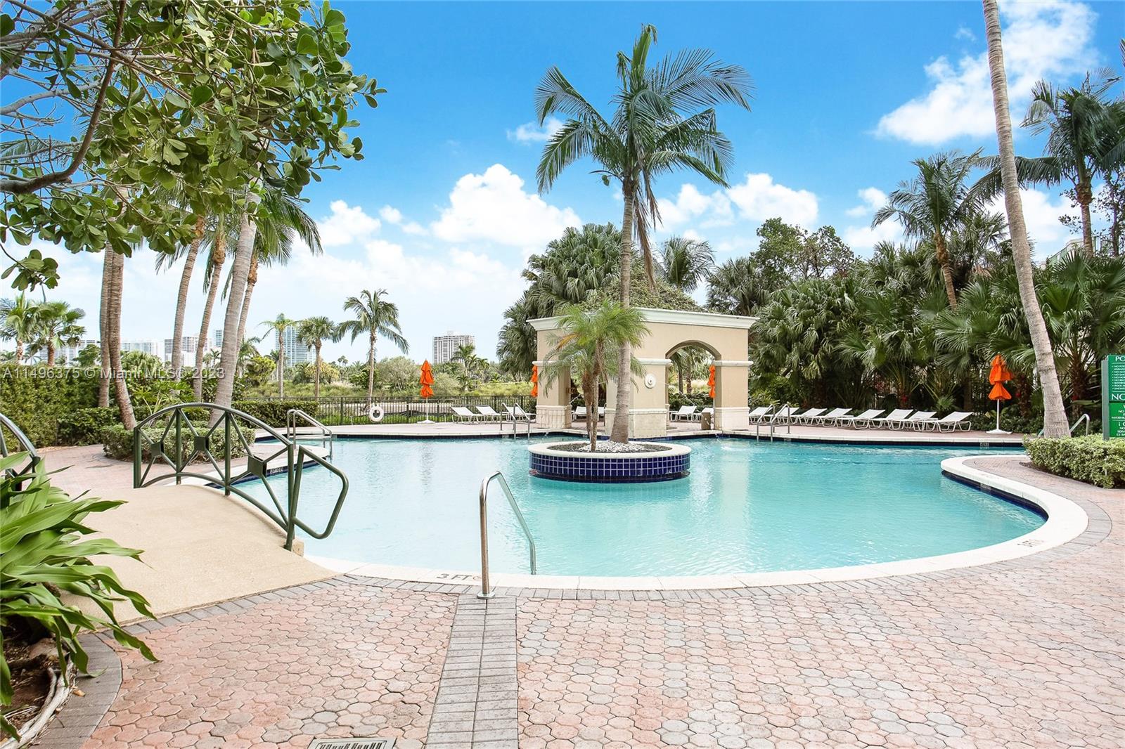 19501 W Country Club Dr 1813, Aventura, Florida 33180, 2 Bedrooms Bedrooms, ,2 BathroomsBathrooms,Residentiallease,For Rent,19501 W Country Club Dr 1813,A11496375