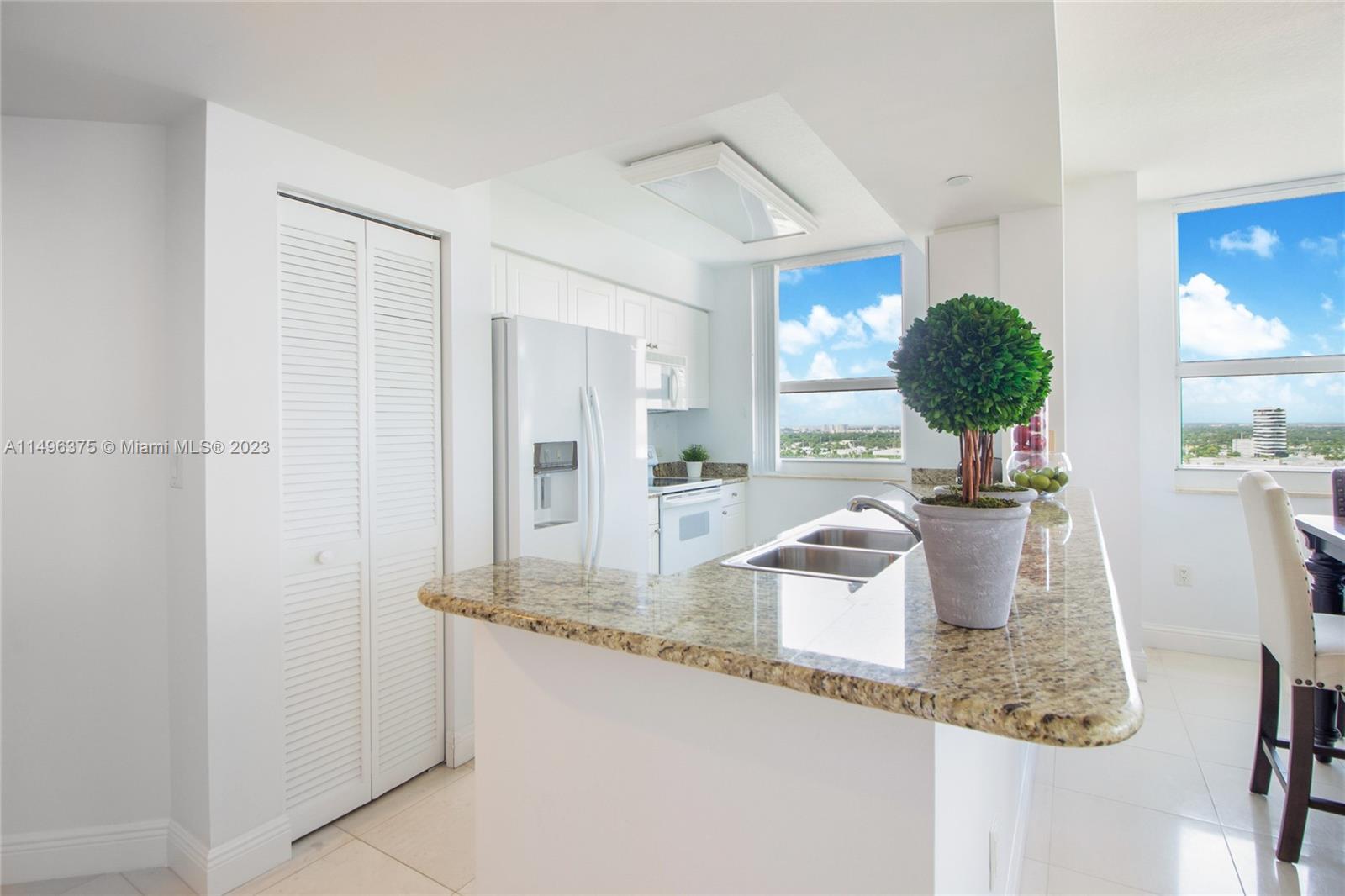 19501 W Country Club Dr 1813, Aventura, Florida 33180, 2 Bedrooms Bedrooms, ,2 BathroomsBathrooms,Residentiallease,For Rent,19501 W Country Club Dr 1813,A11496375