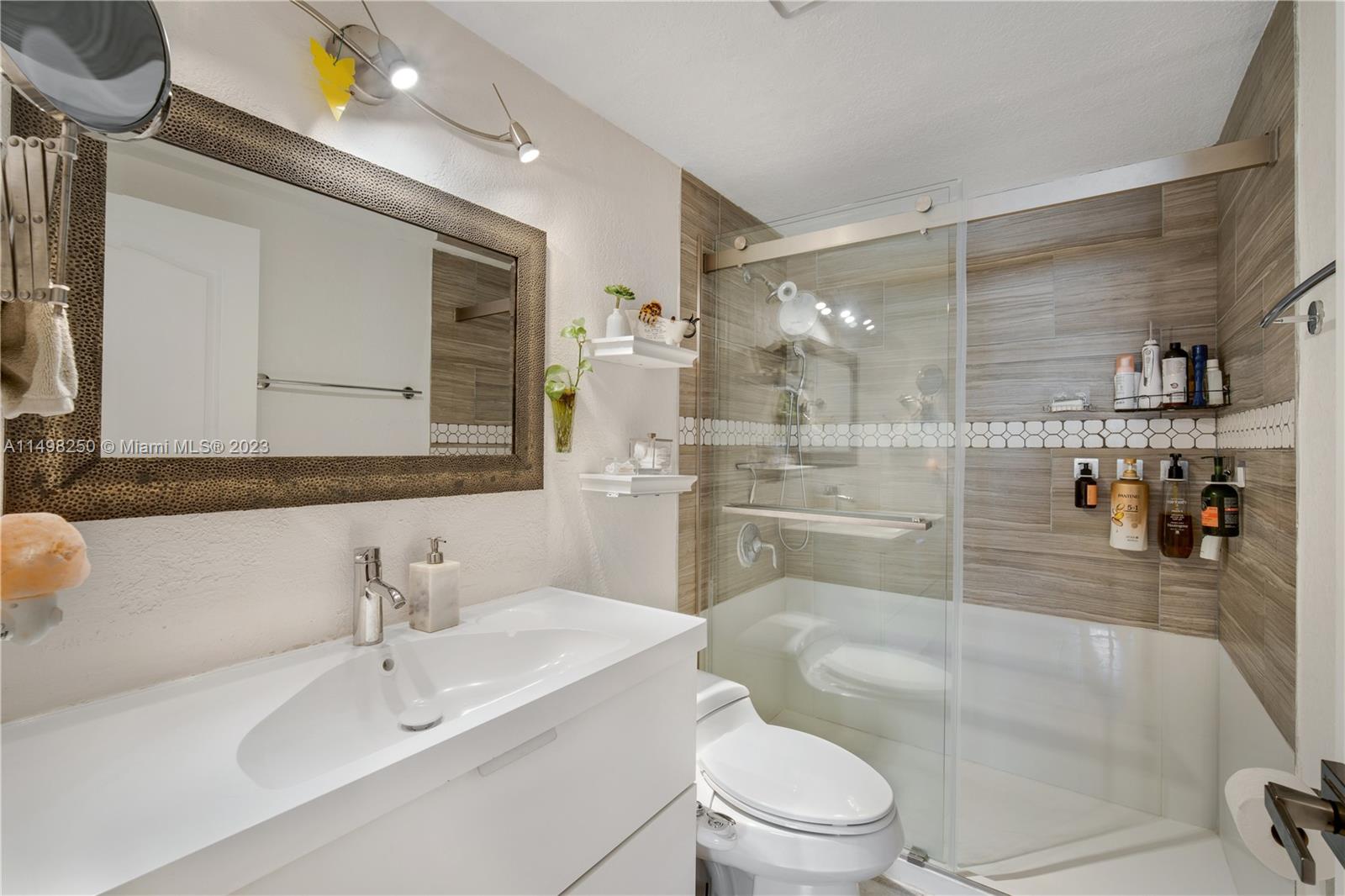 677 NE 24th St 505, Miami, Florida 33137, 1 Bedroom Bedrooms, ,1 BathroomBathrooms,Residential,For Sale,677 NE 24th St 505,A11498250