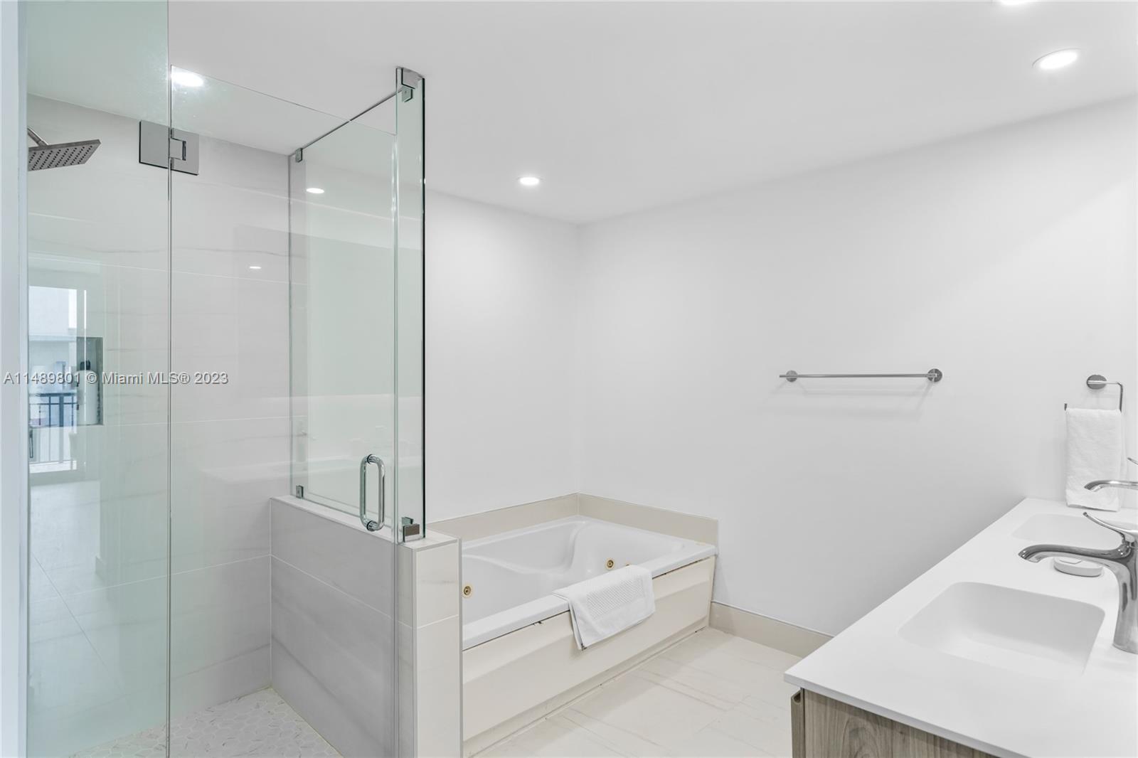17375 Collins Ave 2603, Sunny Isles Beach, Florida 33160, 3 Bedrooms Bedrooms, ,2 BathroomsBathrooms,Residential,For Sale,17375 Collins Ave 2603,A11489801