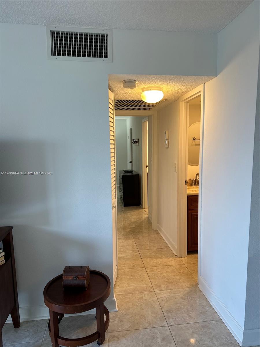 210 172nd St 523, Sunny Isles Beach, Florida 33160, 1 Bedroom Bedrooms, ,1 BathroomBathrooms,Residential,For Sale,210 172nd St 523,A11499064