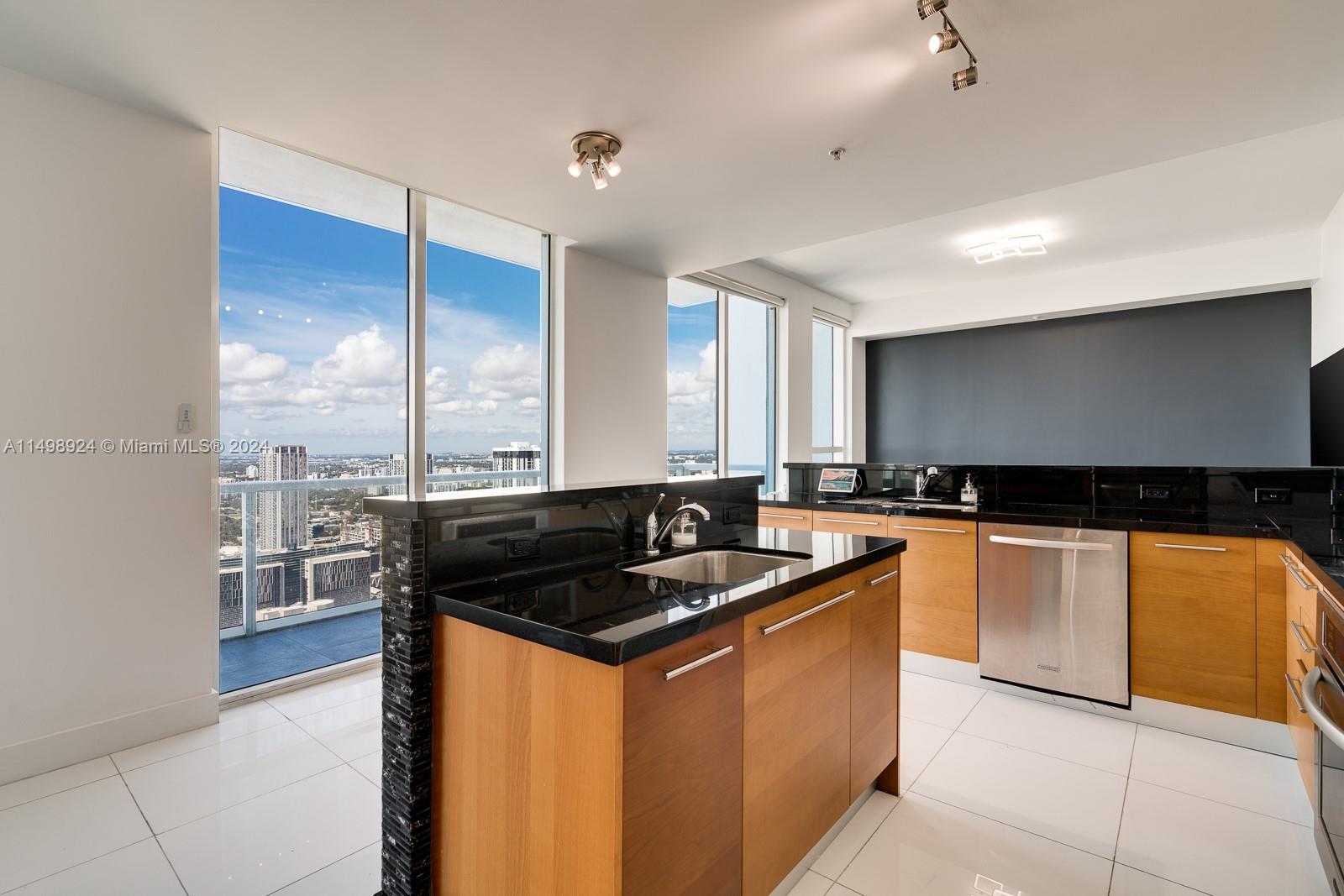 253 NE 2nd St PH4904, Miami, Florida 33132, 3 Bedrooms Bedrooms, ,5 BathroomsBathrooms,Residential,For Sale,253 NE 2nd St PH4904,A11498924