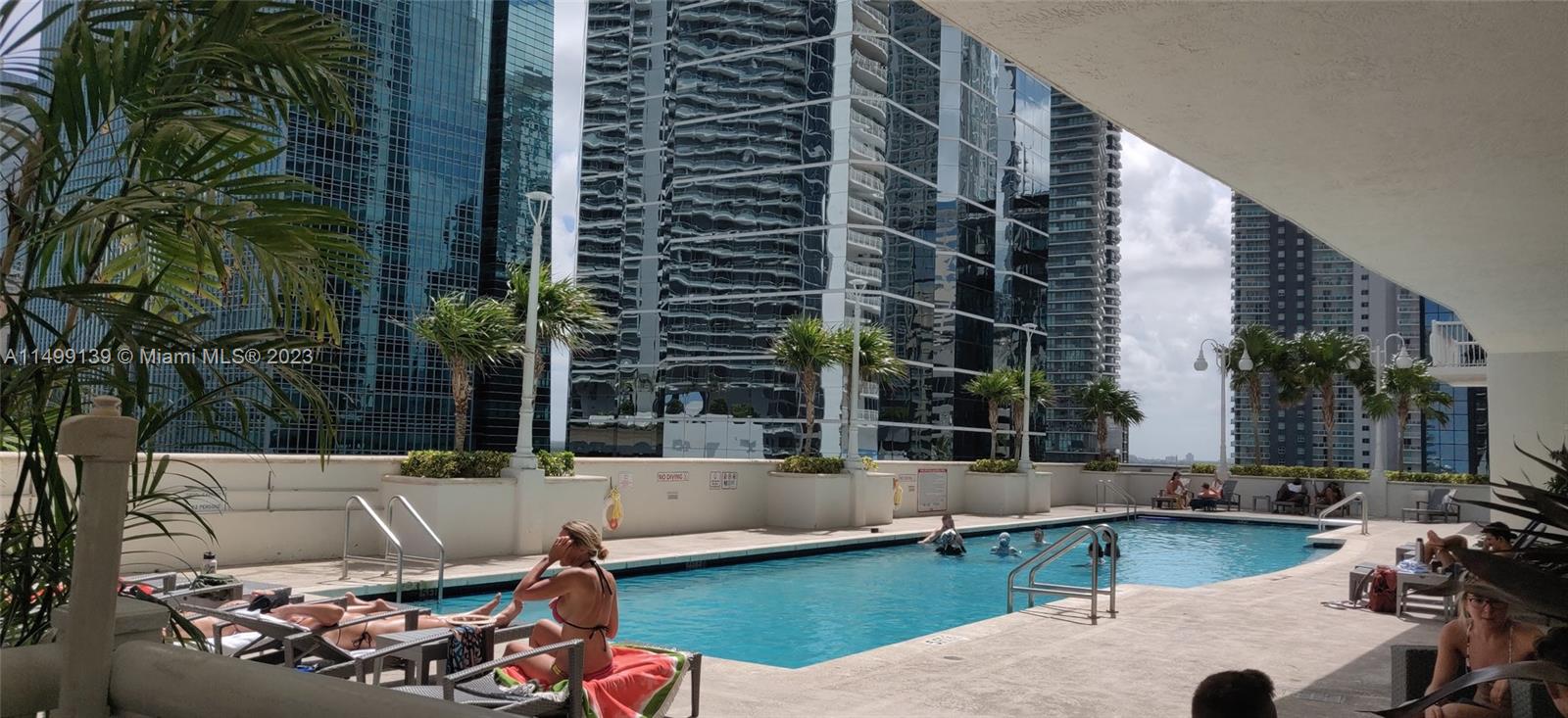 1200 Brickell Bay Dr 3220, Miami, Florida 33131, 1 Bedroom Bedrooms, ,1 BathroomBathrooms,Residentiallease,For Rent,1200 Brickell Bay Dr 3220,A11499139