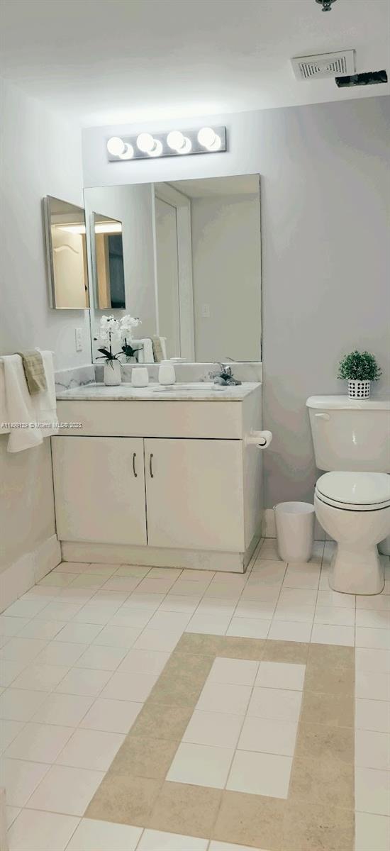 1200 Brickell Bay Dr 3220, Miami, Florida 33131, 1 Bedroom Bedrooms, ,1 BathroomBathrooms,Residentiallease,For Rent,1200 Brickell Bay Dr 3220,A11499139