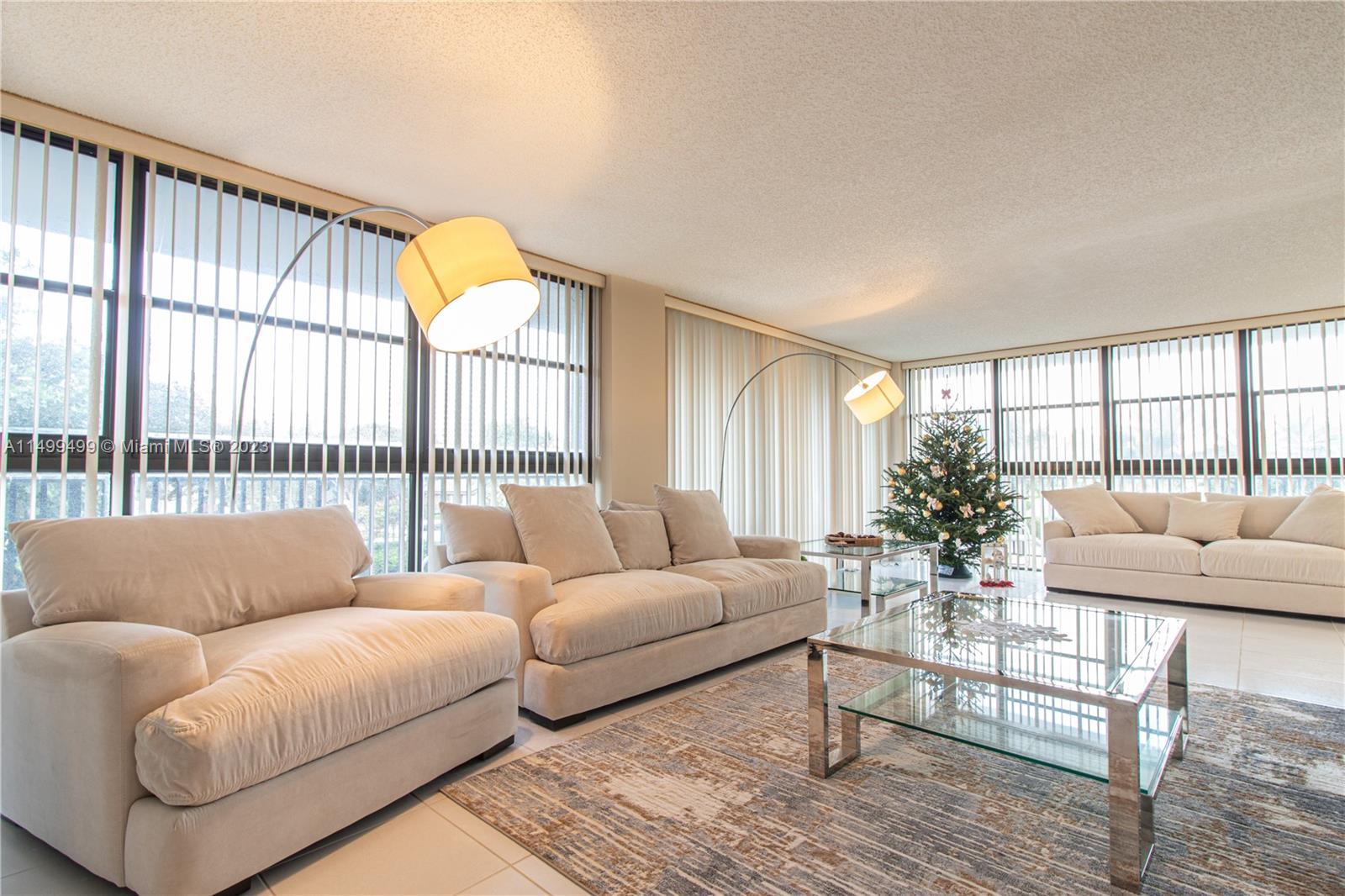 400 Leslie Dr 209, Hallandale Beach, Florida 33009, 2 Bedrooms Bedrooms, ,2 BathroomsBathrooms,Residential,For Sale,400 Leslie Dr 209,A11499499