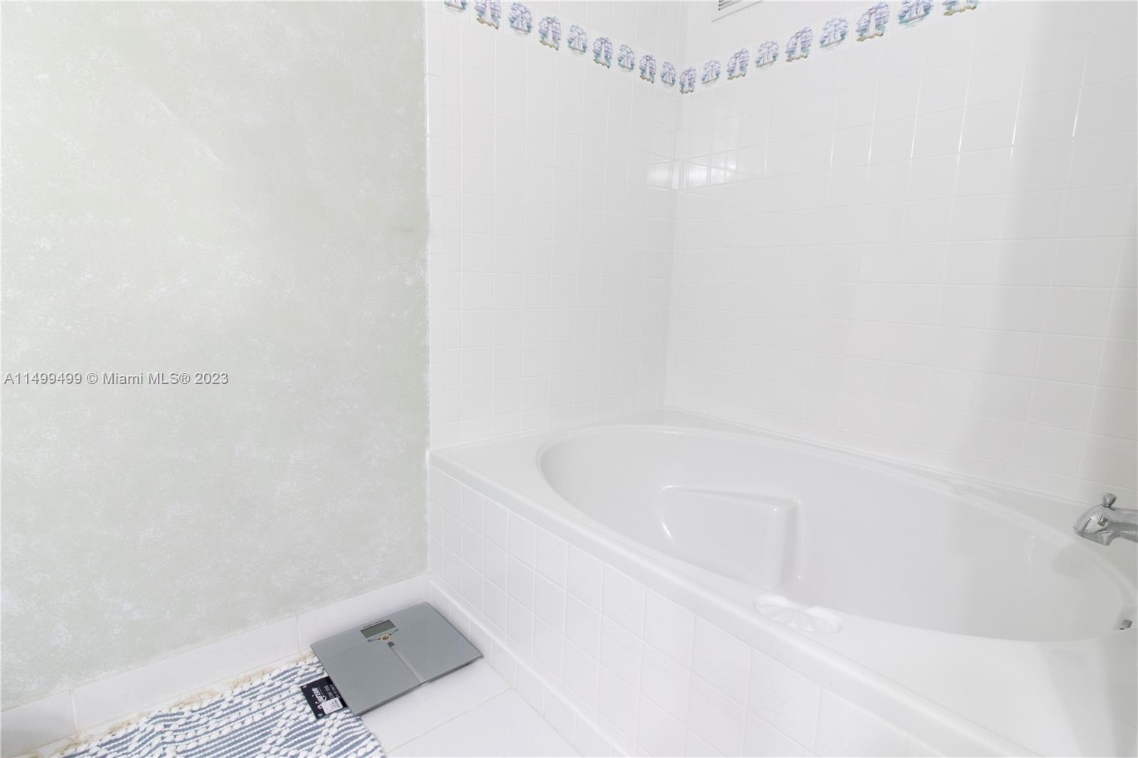 400 Leslie Dr 209, Hallandale Beach, Florida 33009, 2 Bedrooms Bedrooms, ,2 BathroomsBathrooms,Residential,For Sale,400 Leslie Dr 209,A11499499