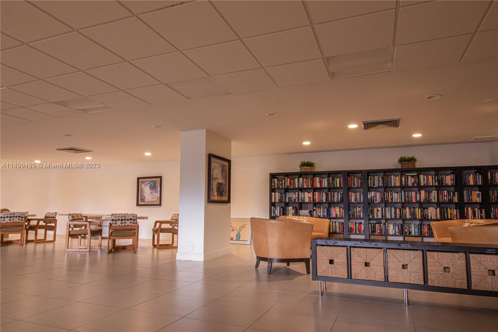 400 Leslie Dr 209, Hallandale Beach, Florida 33009, 2 Bedrooms Bedrooms, ,2 BathroomsBathrooms,Residential,For Sale,400 Leslie Dr 209,A11499499