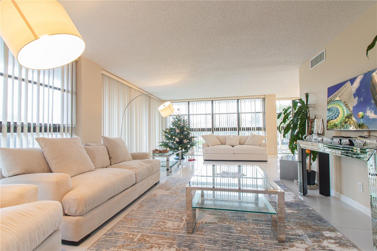 400 Leslie Dr 209, Hallandale Beach, Florida 33009, 2 Bedrooms Bedrooms, ,2 BathroomsBathrooms,Residential,For Sale,400 Leslie Dr 209,A11499499