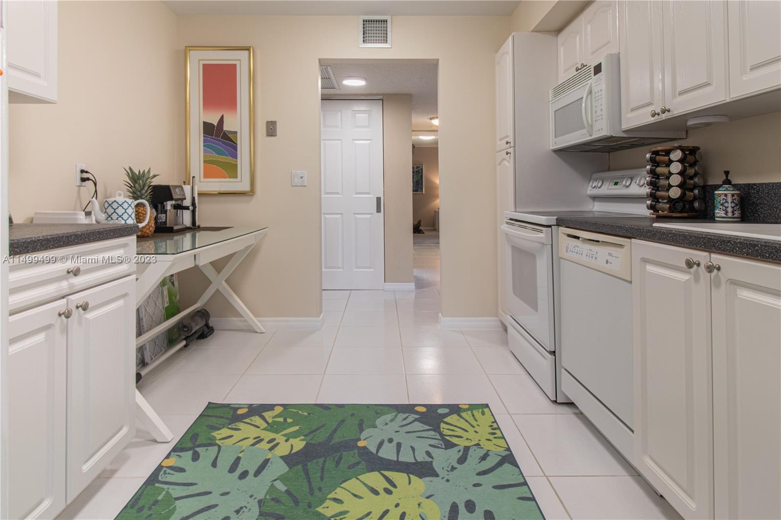 400 Leslie Dr 209, Hallandale Beach, Florida 33009, 2 Bedrooms Bedrooms, ,2 BathroomsBathrooms,Residential,For Sale,400 Leslie Dr 209,A11499499