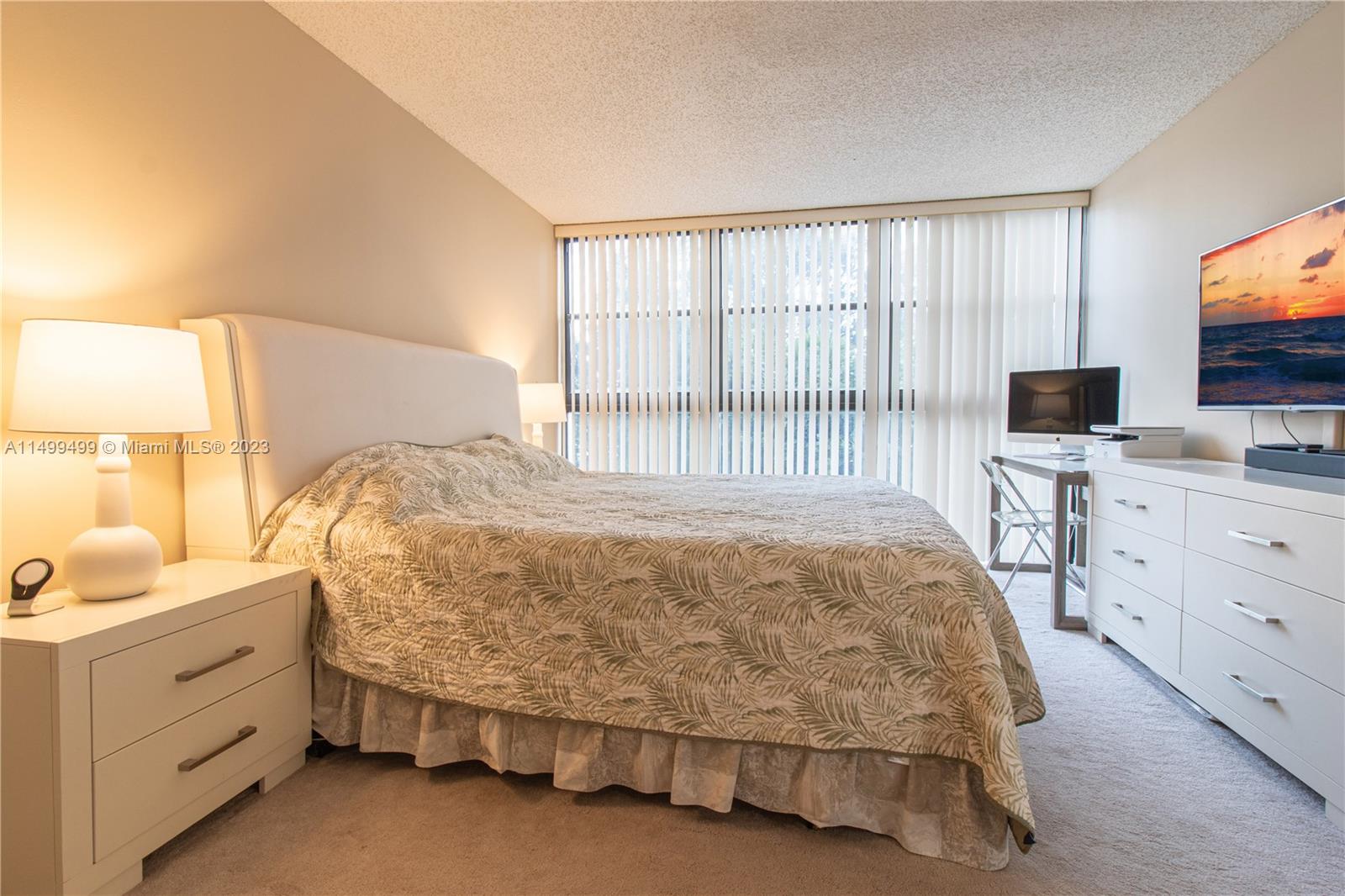 400 Leslie Dr 209, Hallandale Beach, Florida 33009, 2 Bedrooms Bedrooms, ,2 BathroomsBathrooms,Residential,For Sale,400 Leslie Dr 209,A11499499