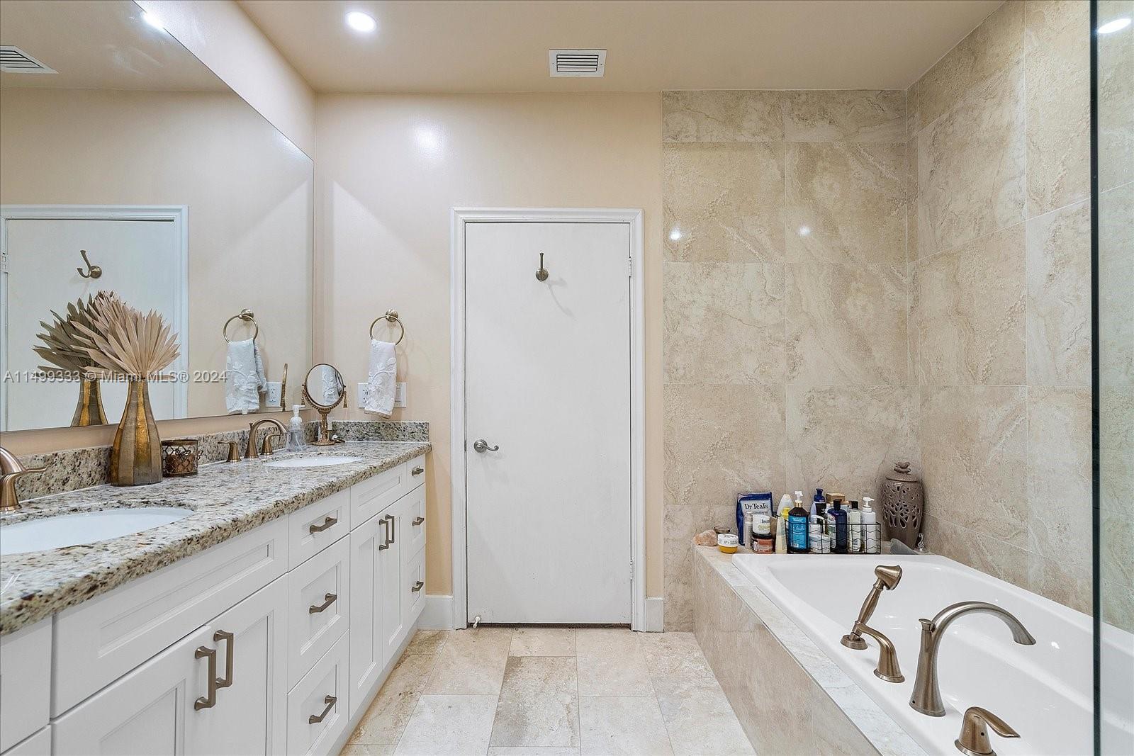 3620 Yacht Club Dr, Aventura, FL, 33180 United States, 2 Bedrooms Bedrooms, ,2 BathroomsBathrooms,Residential,For Sale,Yacht Club Dr,A11499333