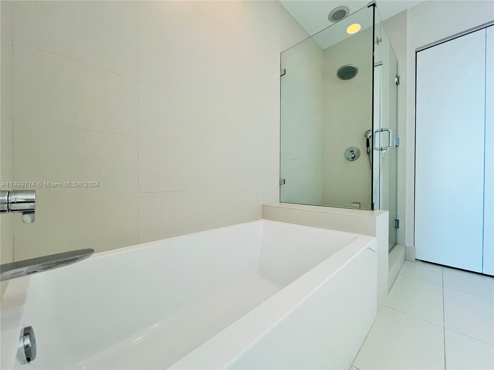 501 NE 31st St PH4202, Miami, Florida 33137, 4 Bedrooms Bedrooms, ,4 BathroomsBathrooms,Residentiallease,For Rent,501 NE 31st St PH4202,A11499714