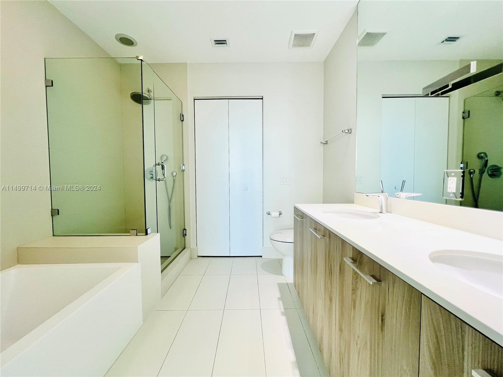 501 NE 31st St PH4202, Miami, Florida 33137, 4 Bedrooms Bedrooms, ,4 BathroomsBathrooms,Residentiallease,For Rent,501 NE 31st St PH4202,A11499714