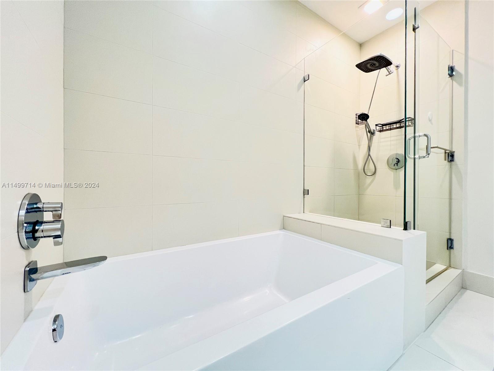 501 NE 31st St PH4202, Miami, Florida 33137, 4 Bedrooms Bedrooms, ,4 BathroomsBathrooms,Residentiallease,For Rent,501 NE 31st St PH4202,A11499714