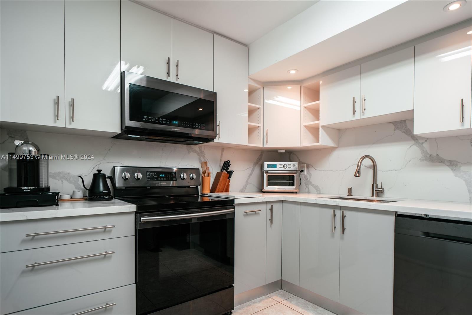 2001 Atlantic Shores Blvd 320, Hallandale Beach, Florida 33009, 2 Bedrooms Bedrooms, ,2 BathroomsBathrooms,Residential,For Sale,2001 Atlantic Shores Blvd 320,A11499753