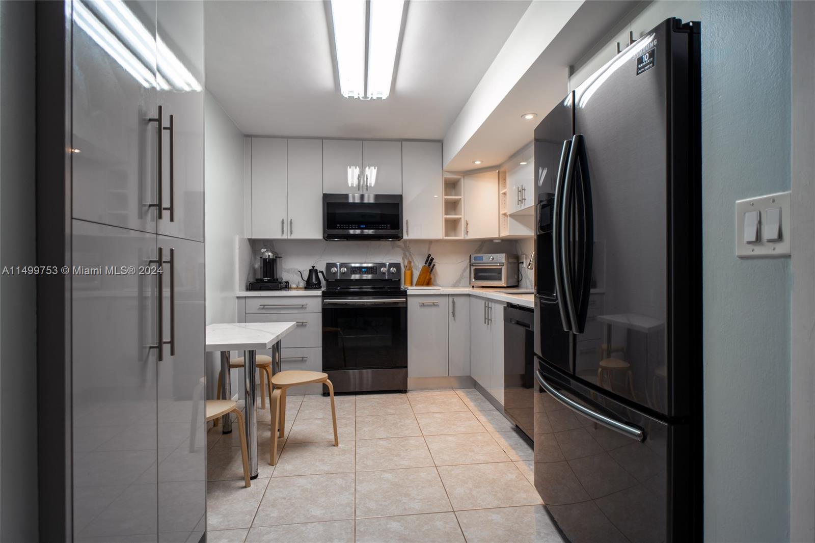 2001 Atlantic Shores Blvd 320, Hallandale Beach, Florida 33009, 2 Bedrooms Bedrooms, ,2 BathroomsBathrooms,Residential,For Sale,2001 Atlantic Shores Blvd 320,A11499753