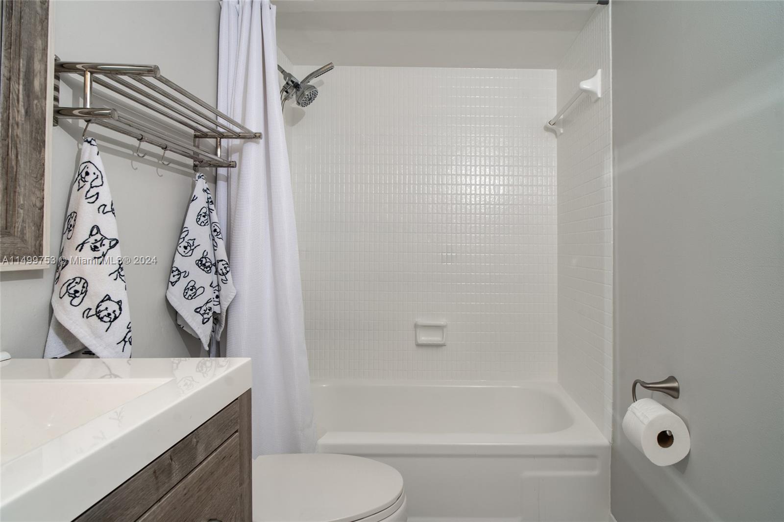 2001 Atlantic Shores Blvd 320, Hallandale Beach, Florida 33009, 2 Bedrooms Bedrooms, ,2 BathroomsBathrooms,Residential,For Sale,2001 Atlantic Shores Blvd 320,A11499753