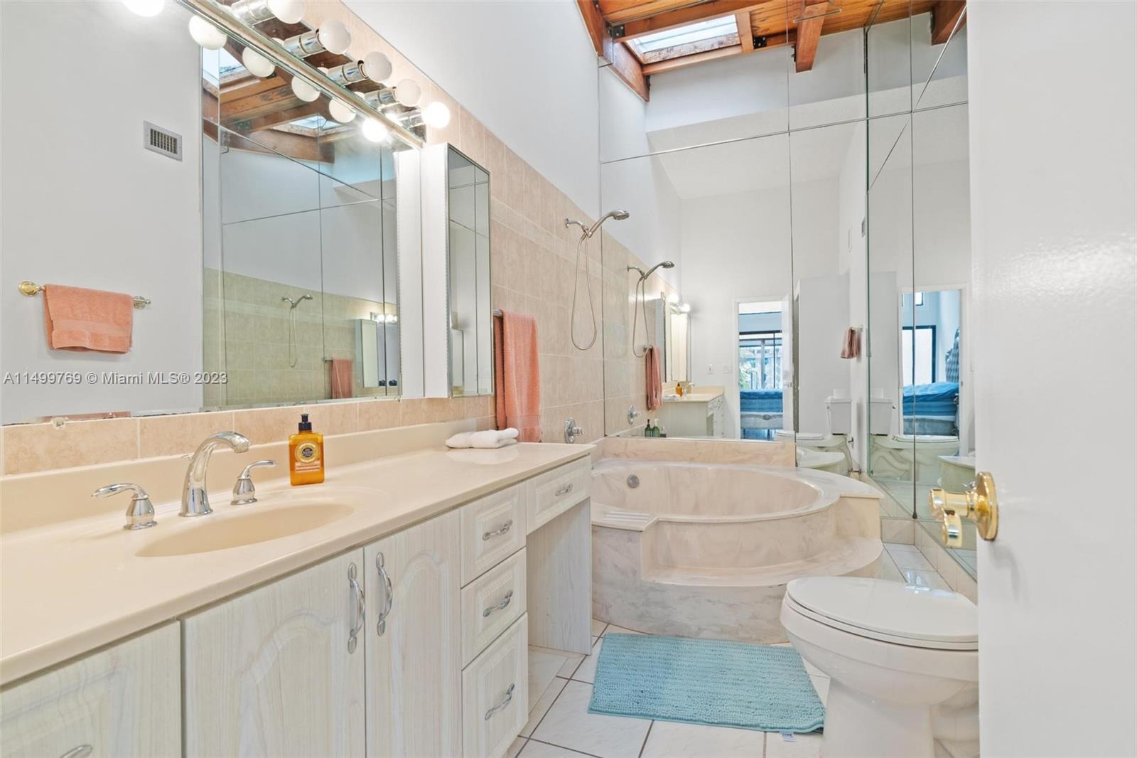 2679 S Parkview Dr 2679, Hallandale Beach, Florida 33009, 2 Bedrooms Bedrooms, ,2 BathroomsBathrooms,Residential,For Sale,2679 S Parkview Dr 2679,A11499769