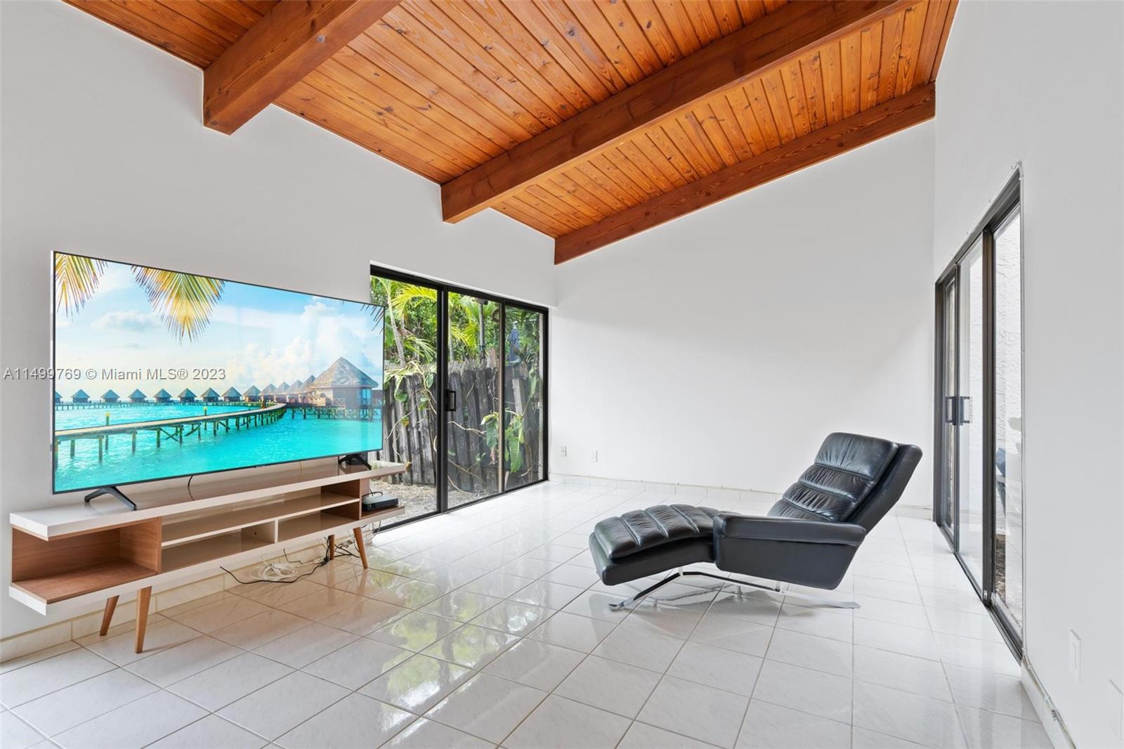 2679 S Parkview Dr 2679, Hallandale Beach, Florida 33009, 2 Bedrooms Bedrooms, ,2 BathroomsBathrooms,Residential,For Sale,2679 S Parkview Dr 2679,A11499769