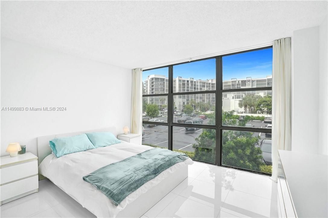 800 Parkview Dr 221, Hallandale Beach, Florida 33009, 2 Bedrooms Bedrooms, ,2 BathroomsBathrooms,Residential,For Sale,800 Parkview Dr 221,A11499883