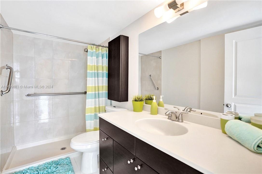 800 Parkview Dr 221, Hallandale Beach, Florida 33009, 2 Bedrooms Bedrooms, ,2 BathroomsBathrooms,Residential,For Sale,800 Parkview Dr 221,A11499883