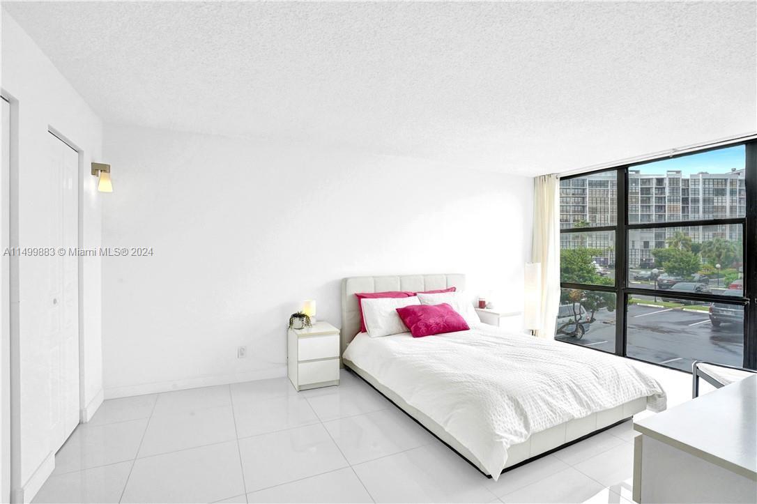800 Parkview Dr 221, Hallandale Beach, Florida 33009, 2 Bedrooms Bedrooms, ,2 BathroomsBathrooms,Residential,For Sale,800 Parkview Dr 221,A11499883
