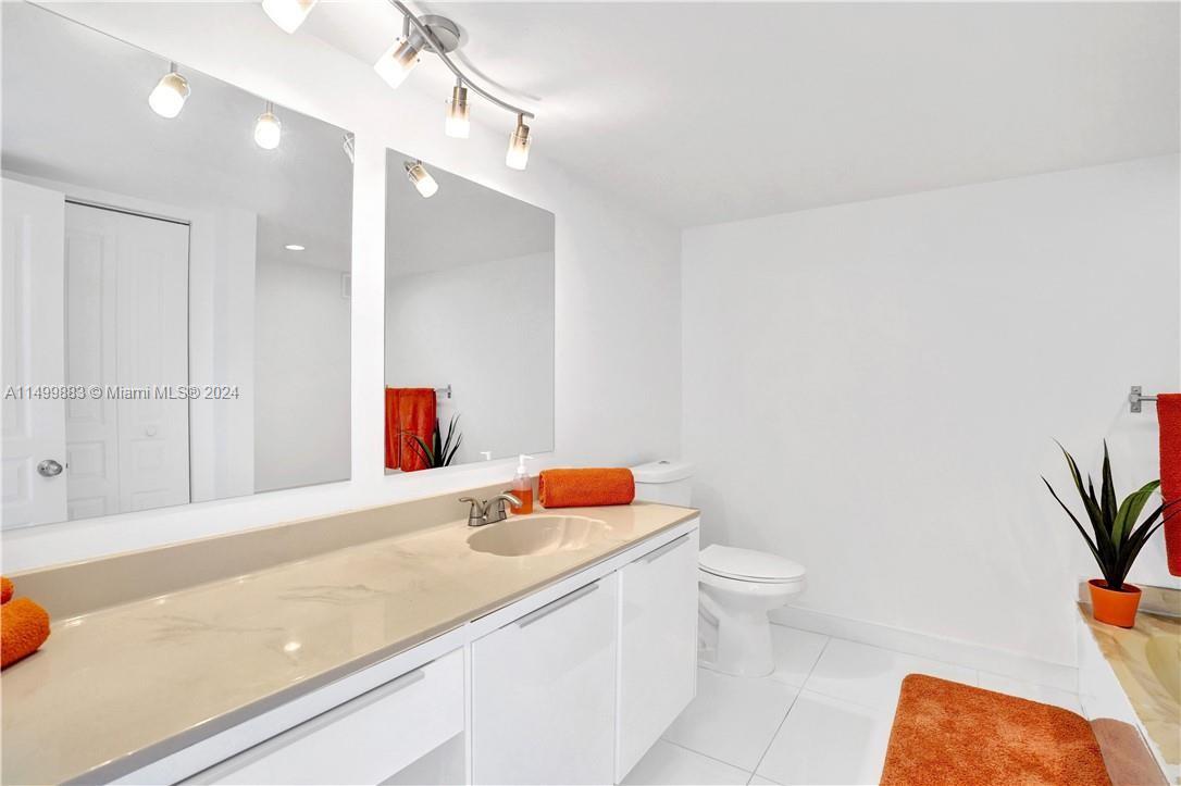 800 Parkview Dr 221, Hallandale Beach, Florida 33009, 2 Bedrooms Bedrooms, ,2 BathroomsBathrooms,Residential,For Sale,800 Parkview Dr 221,A11499883