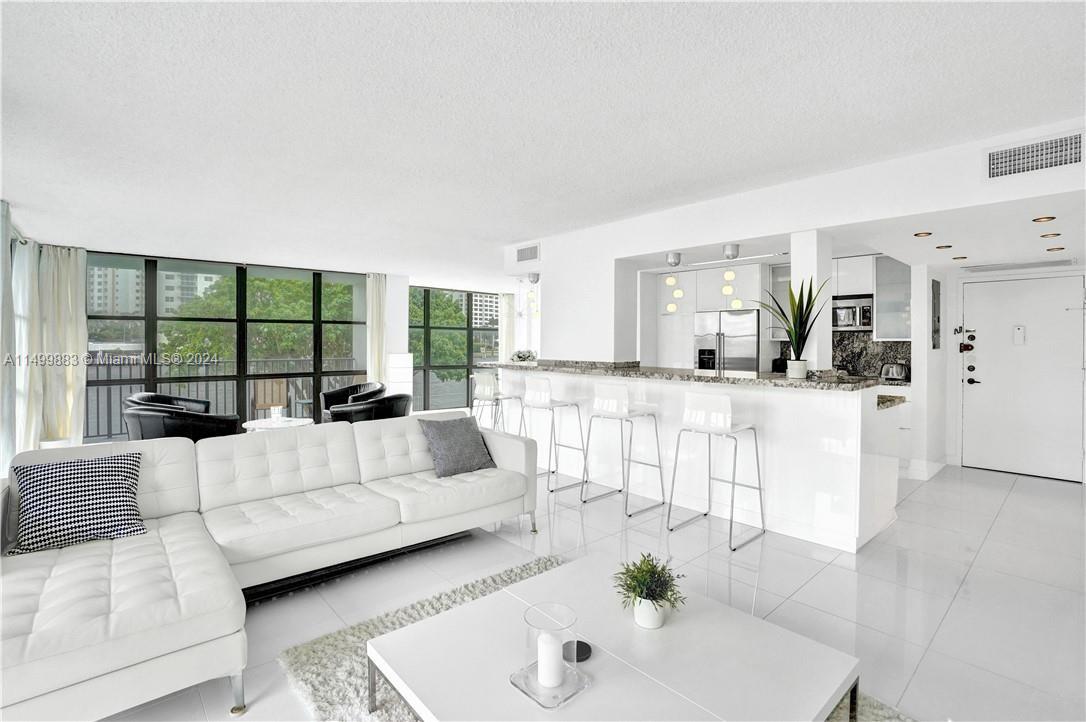 800 Parkview Dr 221, Hallandale Beach, Florida 33009, 2 Bedrooms Bedrooms, ,2 BathroomsBathrooms,Residential,For Sale,800 Parkview Dr 221,A11499883