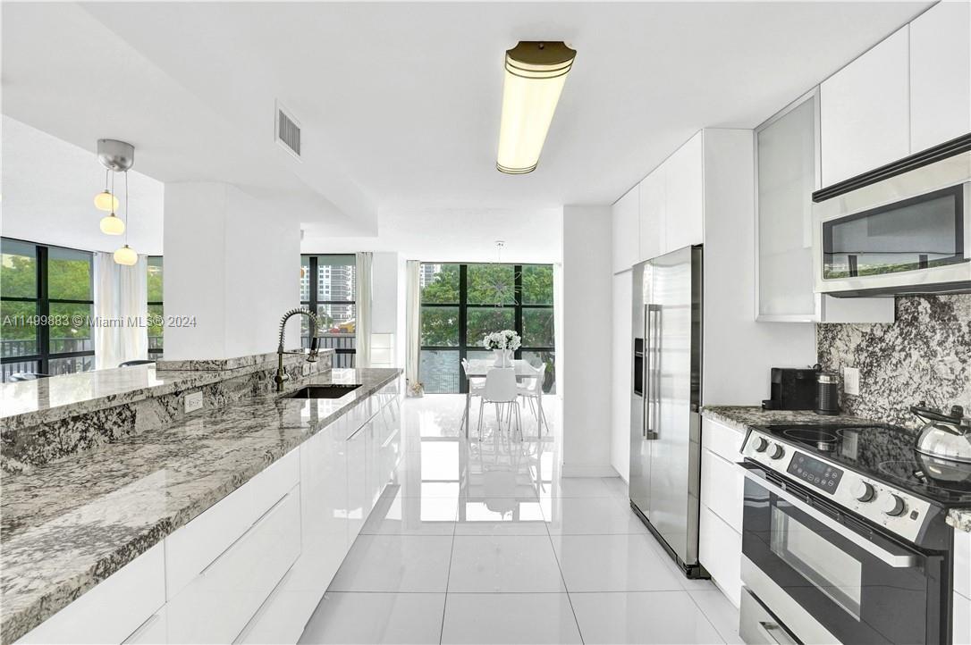 800 Parkview Dr 221, Hallandale Beach, Florida 33009, 2 Bedrooms Bedrooms, ,2 BathroomsBathrooms,Residential,For Sale,800 Parkview Dr 221,A11499883