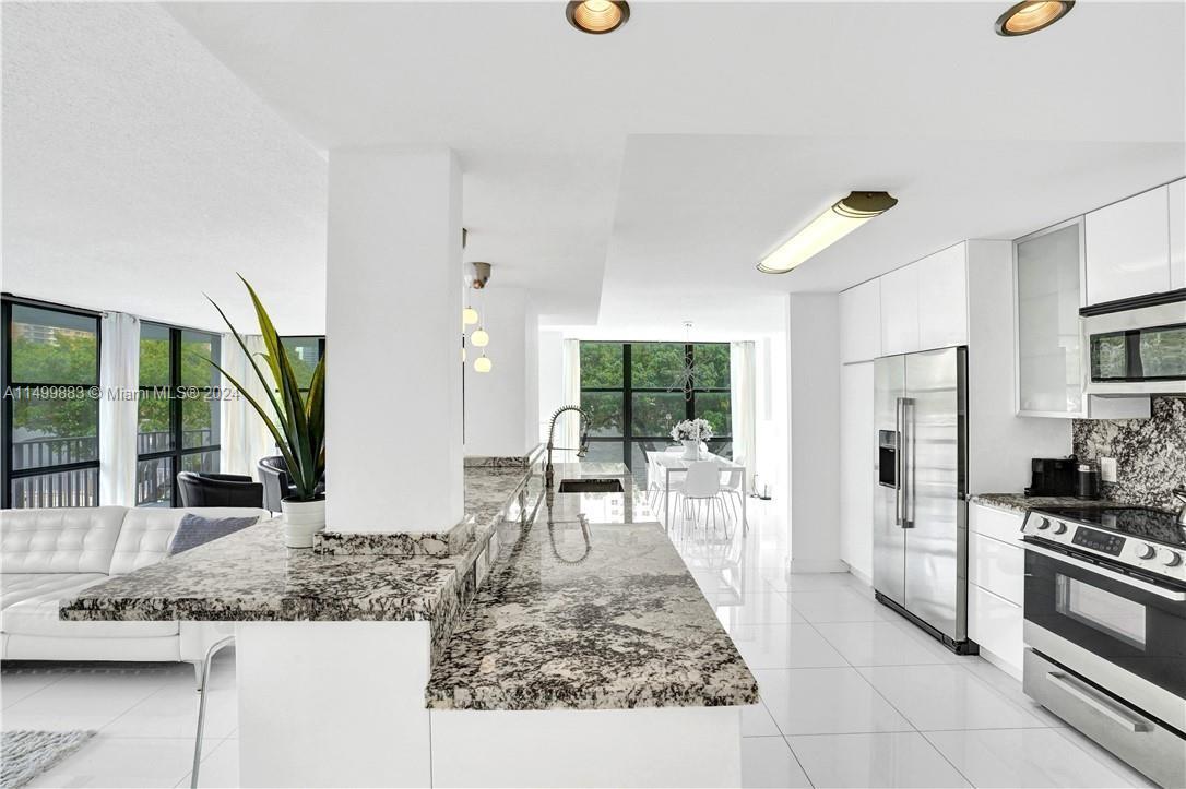 800 Parkview Dr 221, Hallandale Beach, Florida 33009, 2 Bedrooms Bedrooms, ,2 BathroomsBathrooms,Residential,For Sale,800 Parkview Dr 221,A11499883