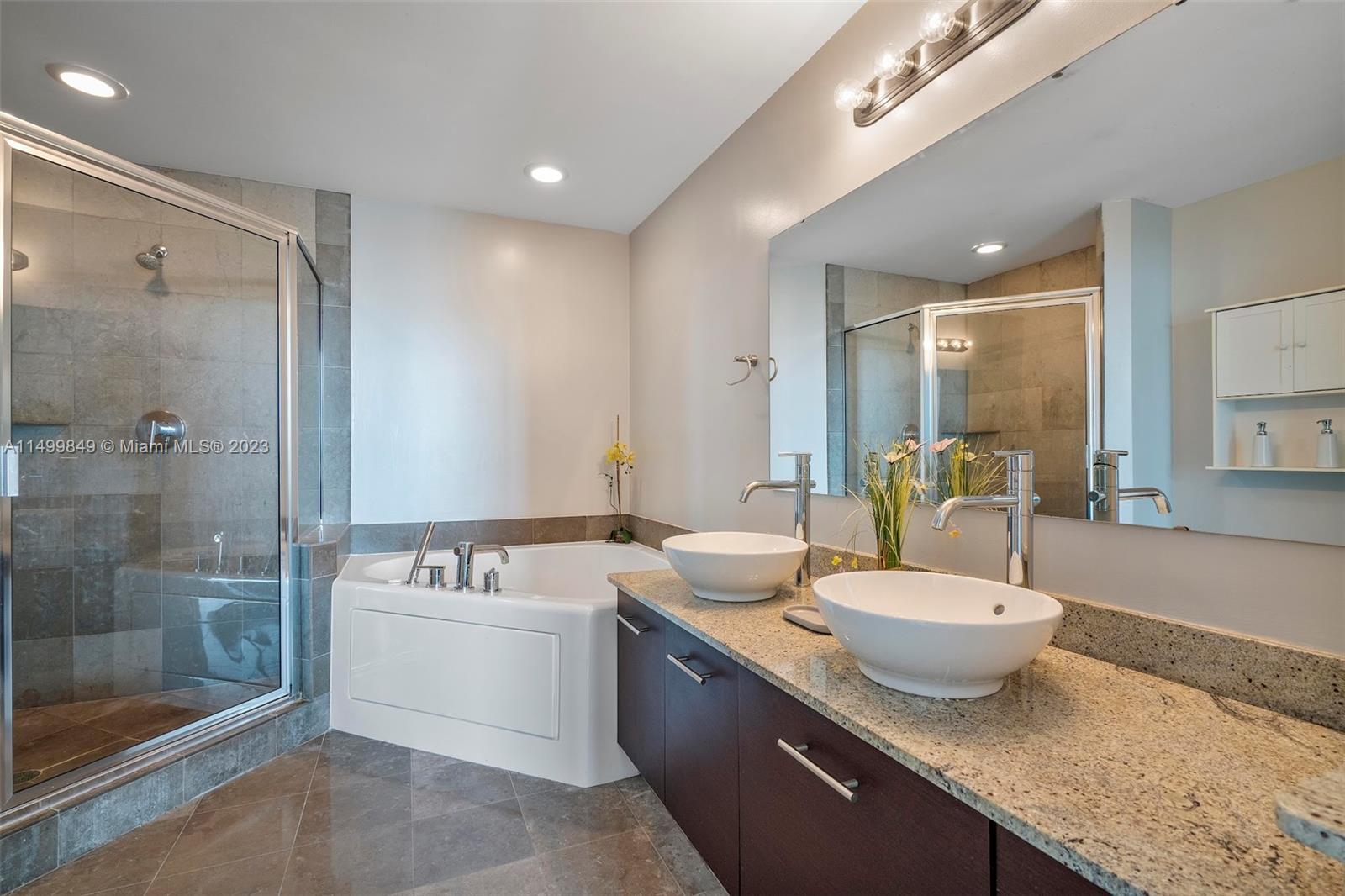 3029 NE 188th St 1117, Aventura, Florida 33180, 2 Bedrooms Bedrooms, ,2 BathroomsBathrooms,Residentiallease,For Rent,3029 NE 188th St 1117,A11499849