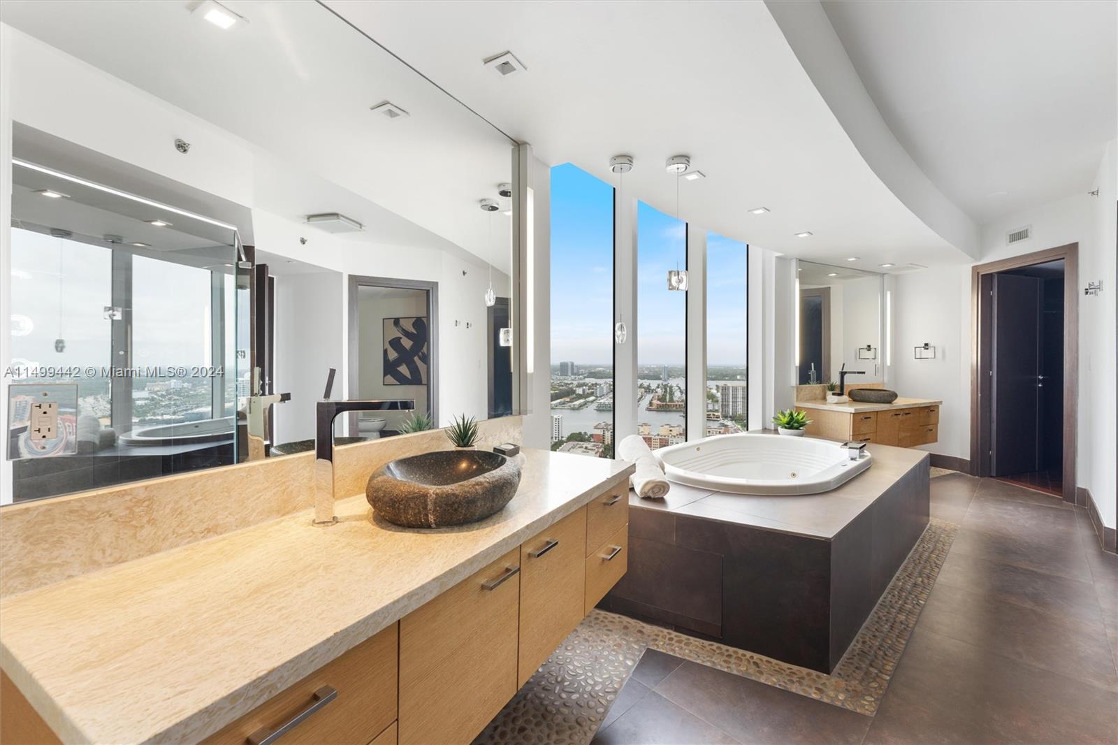 17201 Collins Ave, Sunny Isles Beach, FL, 33160 United States, 4 Bedrooms Bedrooms, ,4 BathroomsBathrooms,Residential,For Sale,Collins Ave,A11499442
