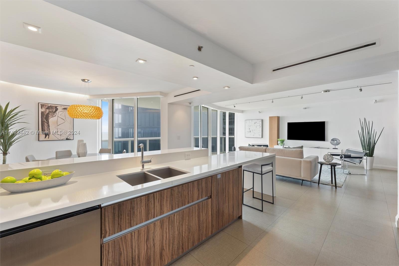 17201 Collins Ave, Sunny Isles Beach, FL, 33160 United States, 4 Bedrooms Bedrooms, ,4 BathroomsBathrooms,Residential,For Sale,Collins Ave,A11499442