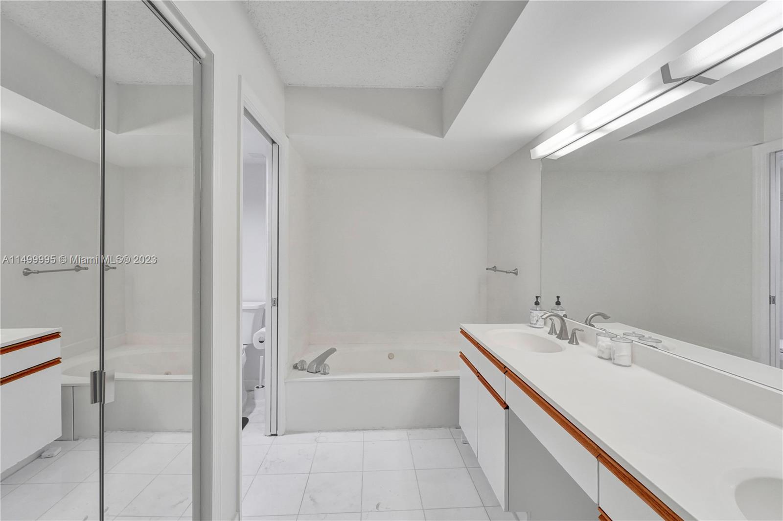 3500 Mystic Pointe Dr 3302, Aventura, Florida 33180, 2 Bedrooms Bedrooms, ,2 BathroomsBathrooms,Residentiallease,For Rent,3500 Mystic Pointe Dr 3302,A11499995