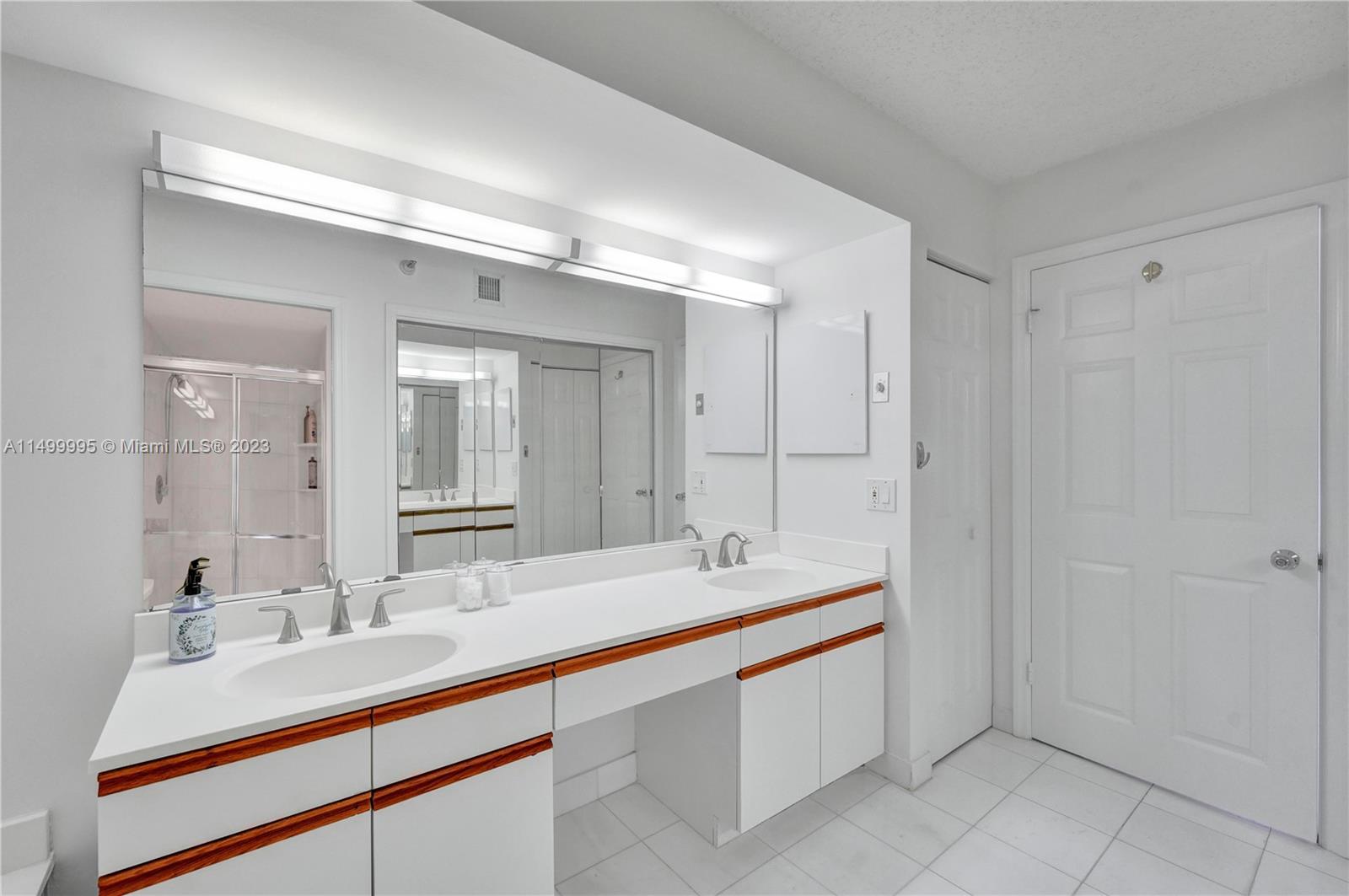 3500 Mystic Pointe Dr 3302, Aventura, Florida 33180, 2 Bedrooms Bedrooms, ,2 BathroomsBathrooms,Residentiallease,For Rent,3500 Mystic Pointe Dr 3302,A11499995