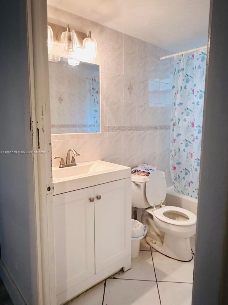 2924 Collins Ave 203, Miami Beach, Florida 33140, 1 Bedroom Bedrooms, ,1 BathroomBathrooms,Residential,For Sale,2924 Collins Ave 203,A11500005