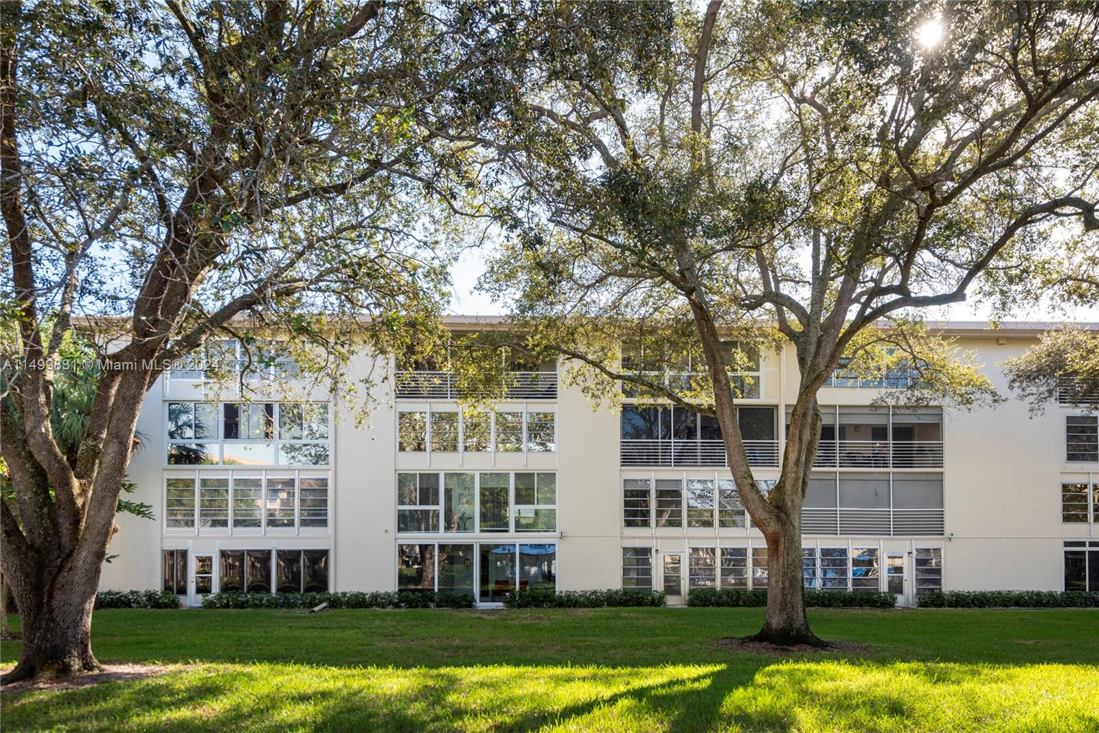 2303 Lucaya Ln F4, Coconut Creek, Florida 33066, 2 Bedrooms Bedrooms, ,2 BathroomsBathrooms,Residential,For Sale,2303 Lucaya Ln F4,A11499831