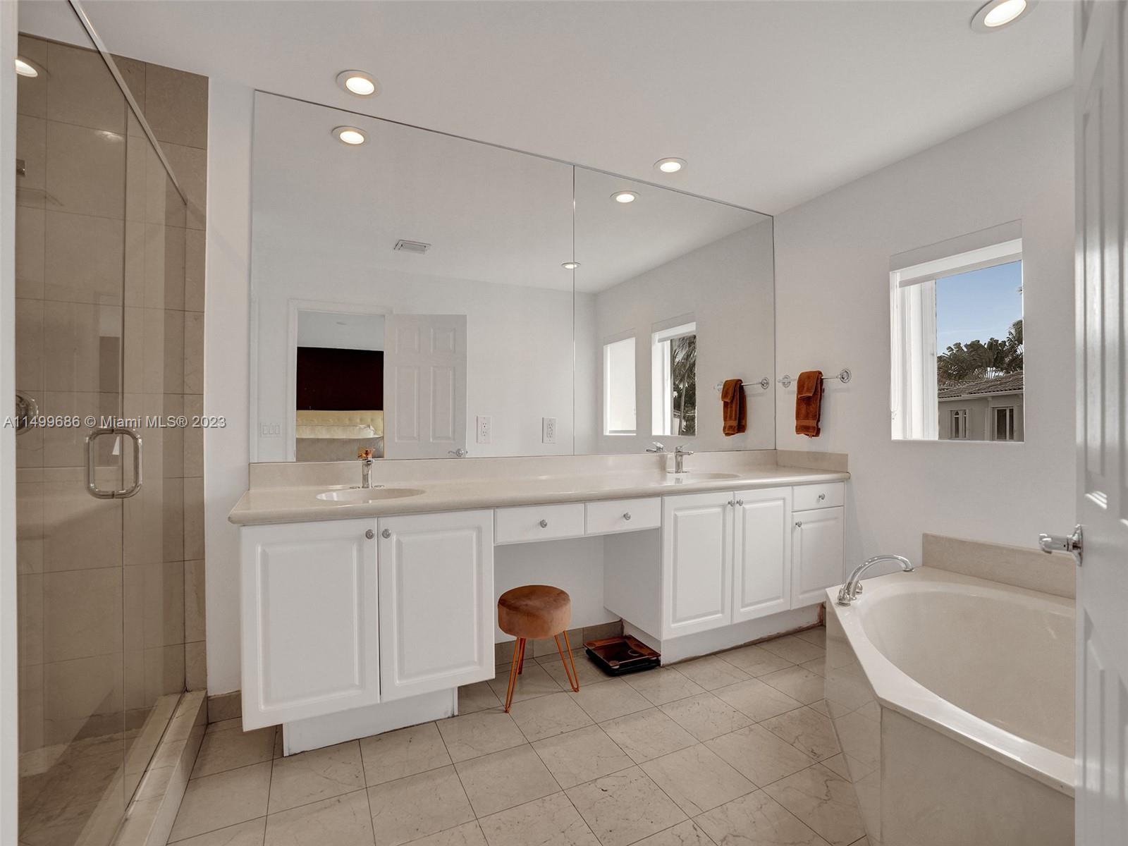 20870 NE 30th Pl, Aventura, Florida 33180, 3 Bedrooms Bedrooms, ,3 BathroomsBathrooms,Residentiallease,For Rent,20870 NE 30th Pl,A11499686