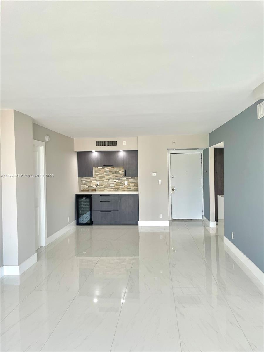 3101 N Country Club Dr 412, Aventura, Florida 33180, 2 Bedrooms Bedrooms, ,2 BathroomsBathrooms,Residential,For Sale,3101 N Country Club Dr 412,A11499424